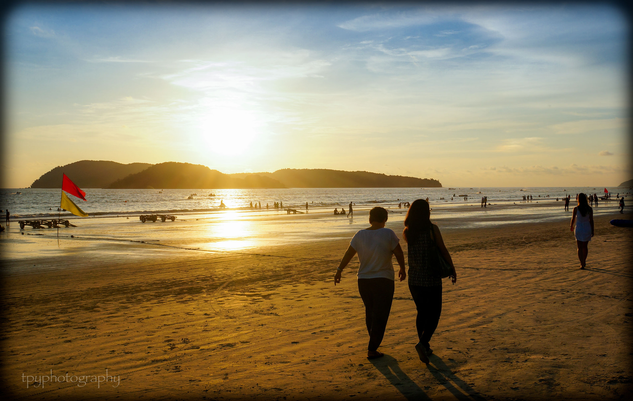 Sony Alpha NEX-5R + Sony Sonnar T* E 24mm F1.8 ZA sample photo. Langkawi island sunset photography