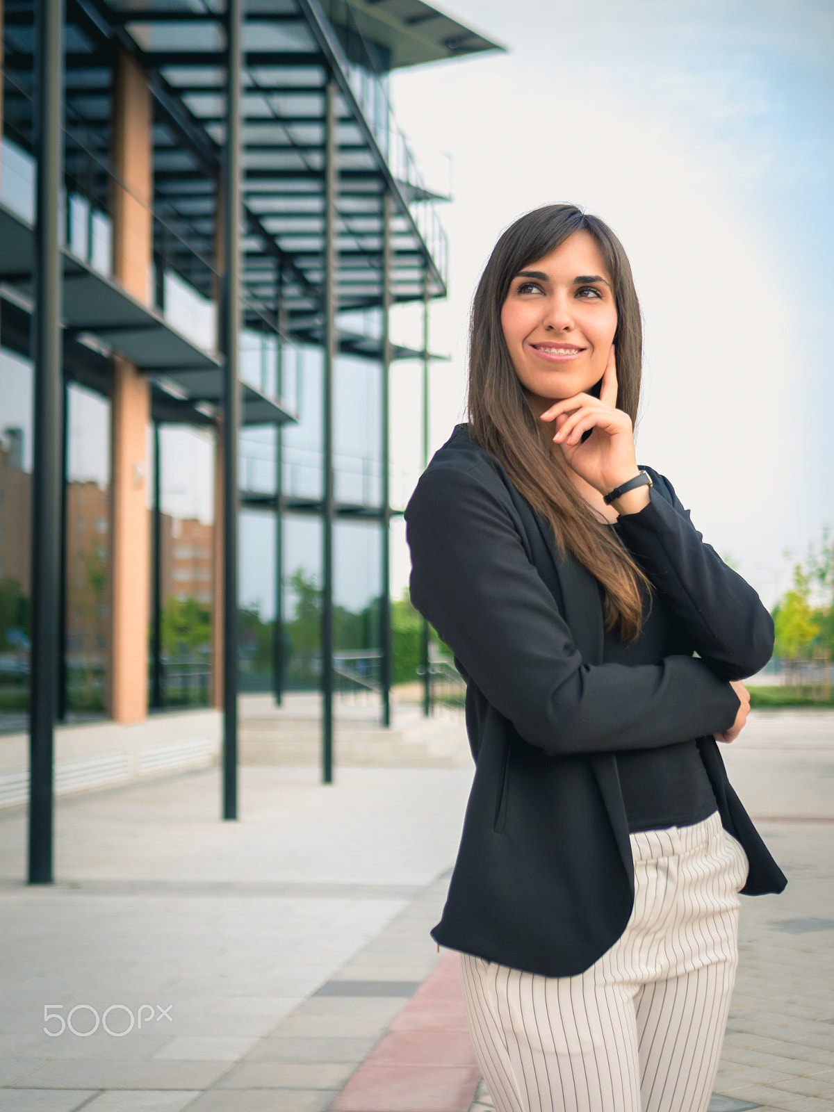 Panasonic Lumix DMC-GH3 + LUMIX G 25/F1.7 sample photo. Business woman looking to the future photography