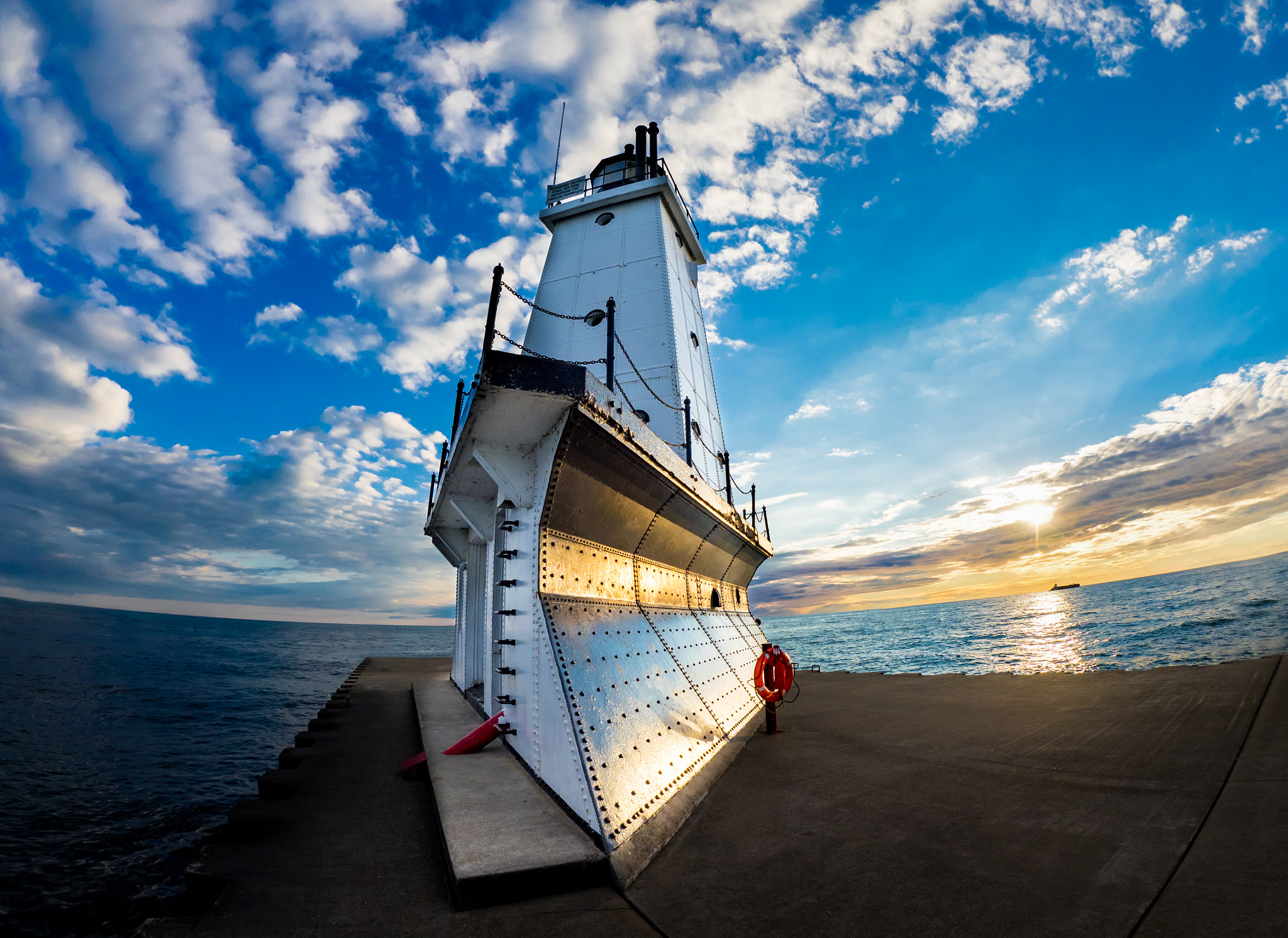 Olympus OM-D E-M1 + OLYMPUS M.8mm F1.8 sample photo. North breakwater light photography