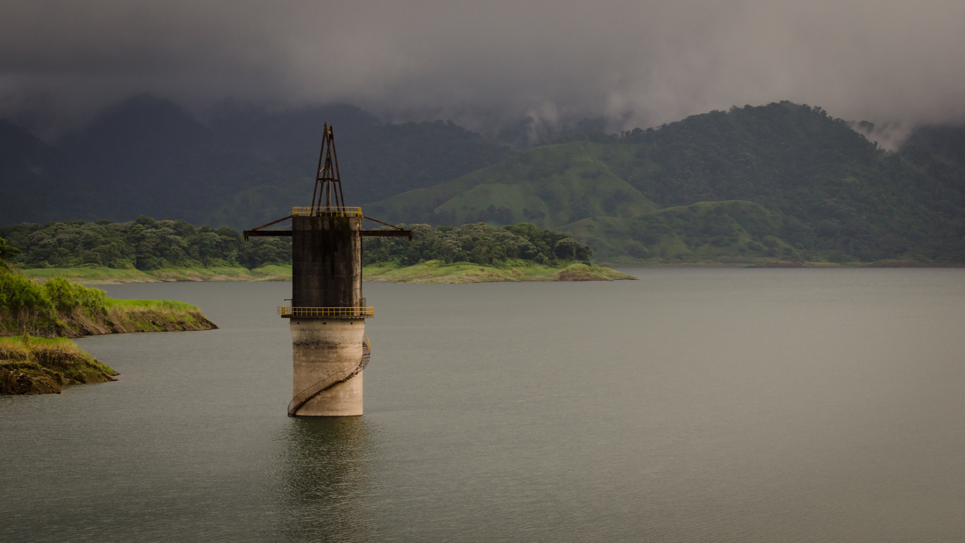 Nikon AF-S Nikkor 70-200mm F4G ED VR sample photo. Lago arenal photography