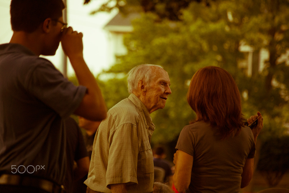 Canon EOS 6D + Canon EF 100-300mm f/5.6 sample photo. Old man photography