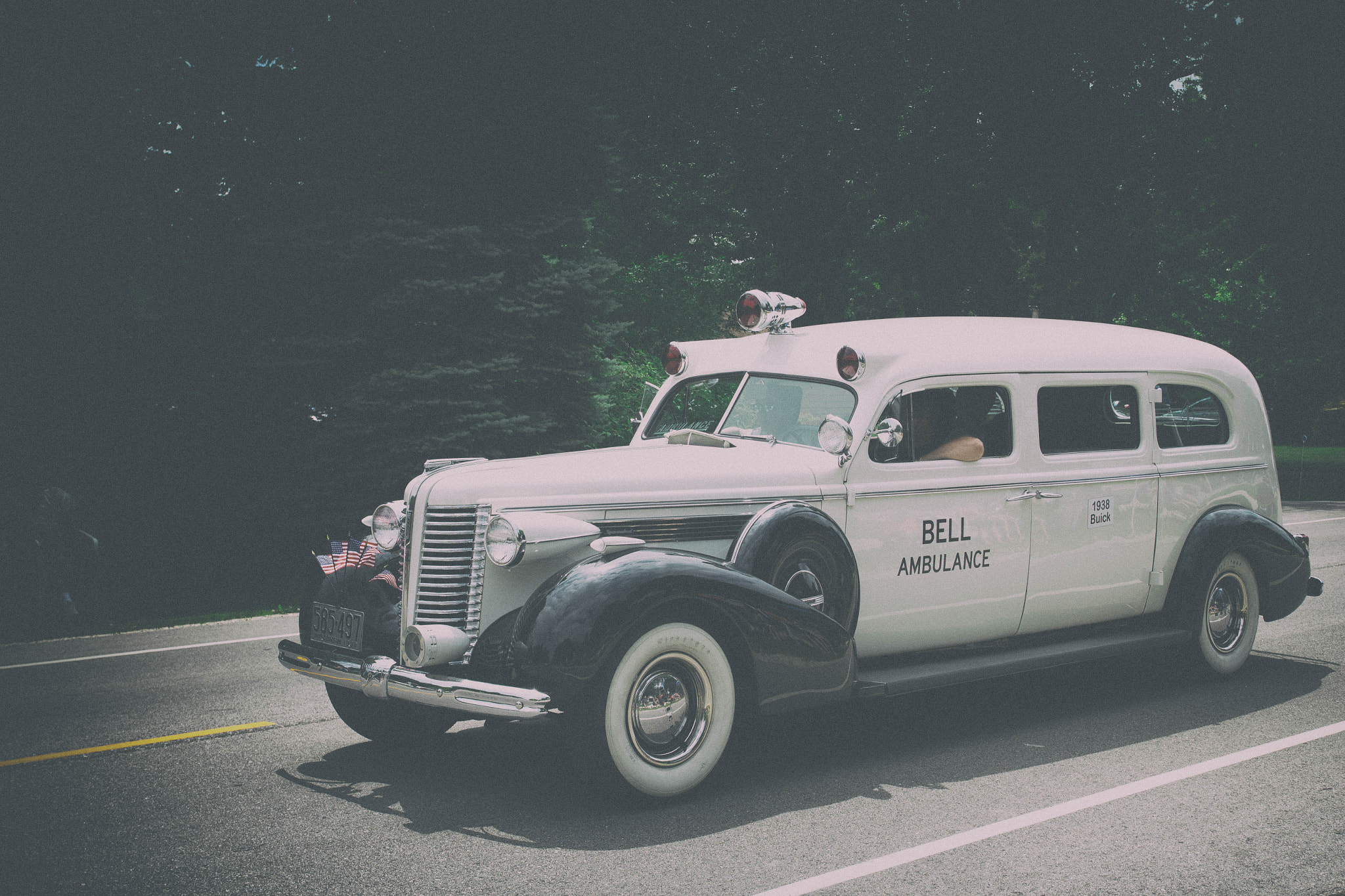 Canon EF-S 17-55mm F2.8 IS USM sample photo. Bell ambulance photography