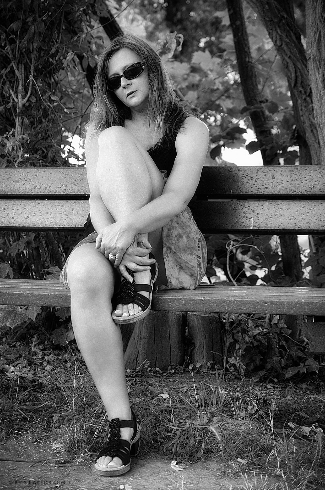 Nikon AF-S DX Micro Nikkor 40mm F2.8 sample photo. Waiting on the bench photography