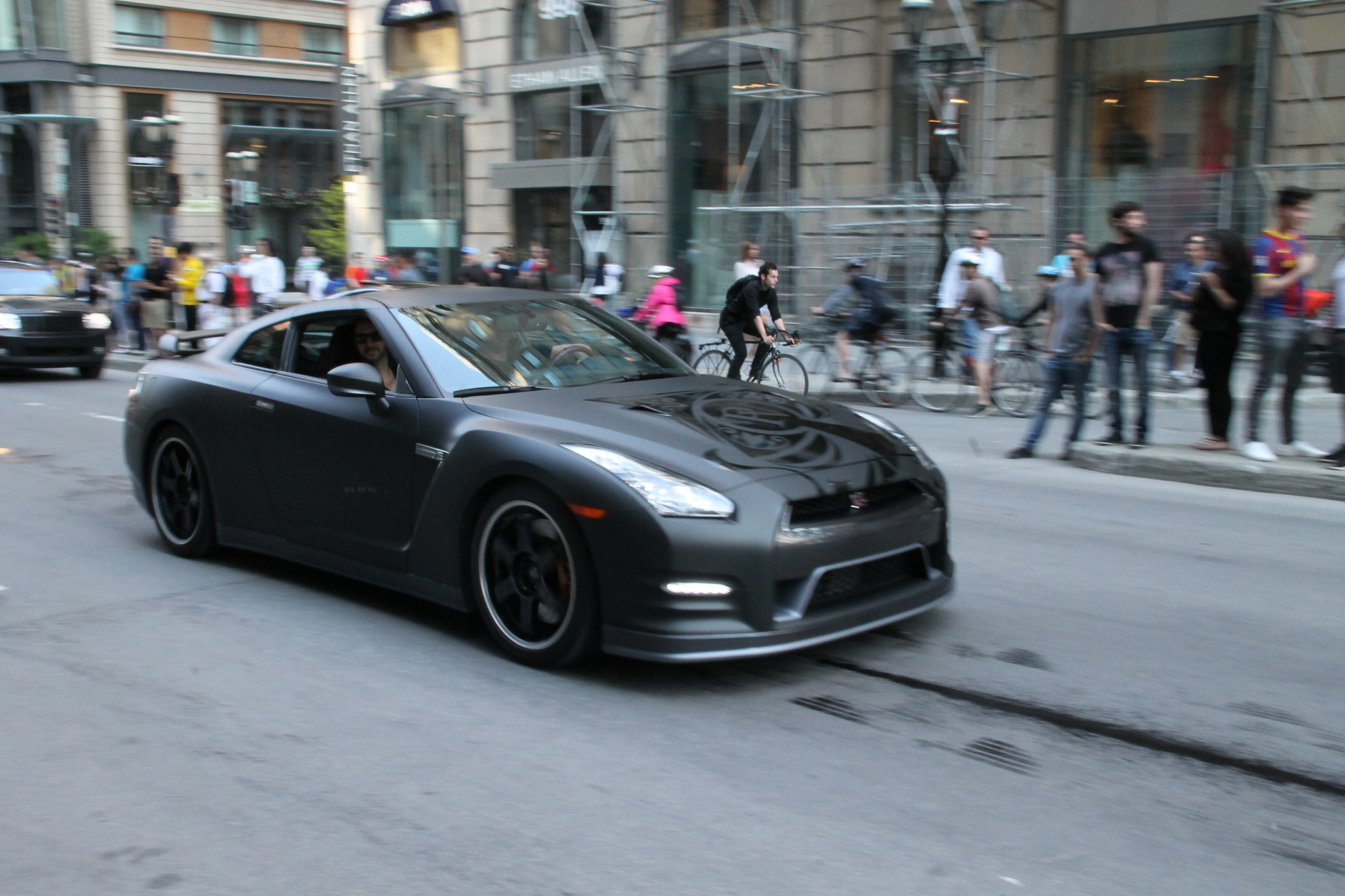 Canon EOS 1100D (EOS Rebel T3 / EOS Kiss X50) sample photo. Motion in the street photography