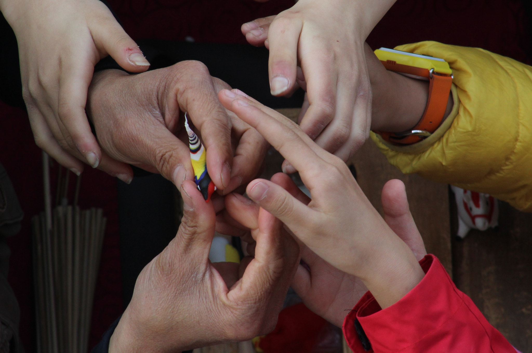 Canon EF75-300mm f/4-5.6 sample photo. Hands photography