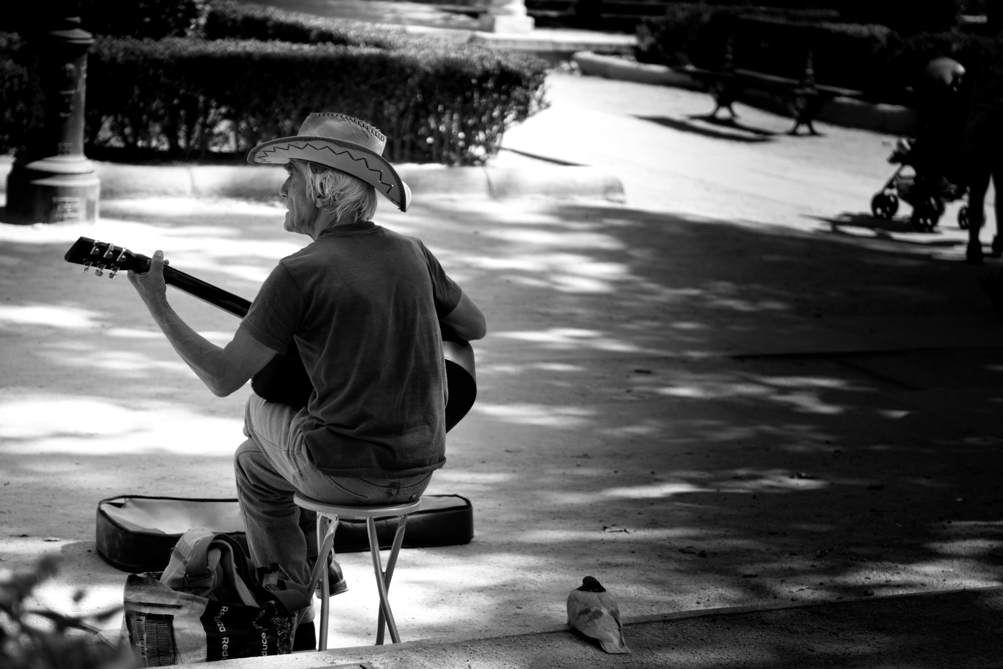 Nikon AF-S Nikkor 24-70mm F2.8G ED sample photo. Street musician photography