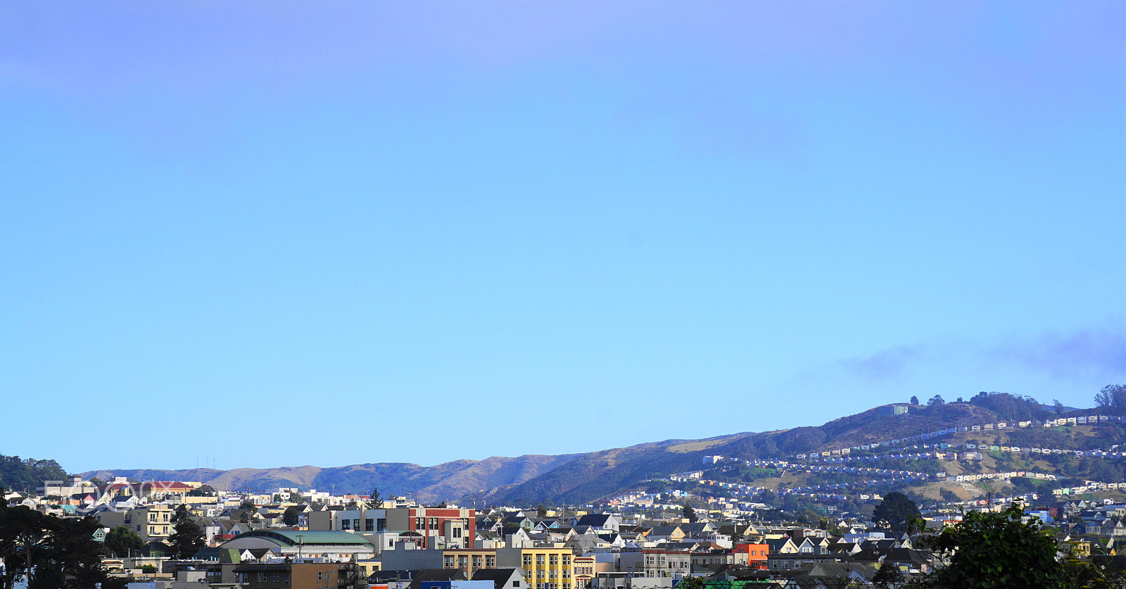 Sony FE 24-240mm F3.5-6.3 OSS sample photo. Moutain of houses photography