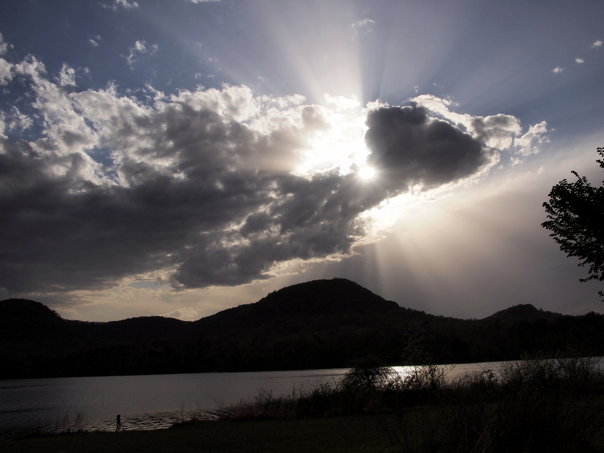 Olympus PEN E-PL1 + Sigma 19mm F2.8 EX DN sample photo. Sunlight piercing the clouds photography