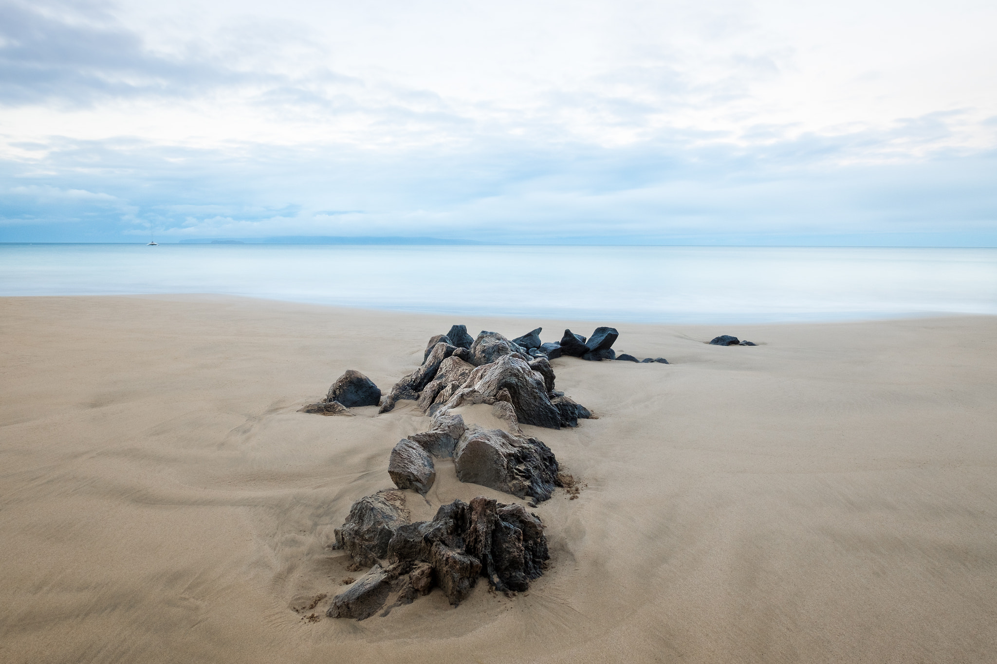 Fujifilm X-T10 + Fujifilm XF 14mm F2.8 R sample photo. Sunrise at charlie young beach in kihei, maui photography