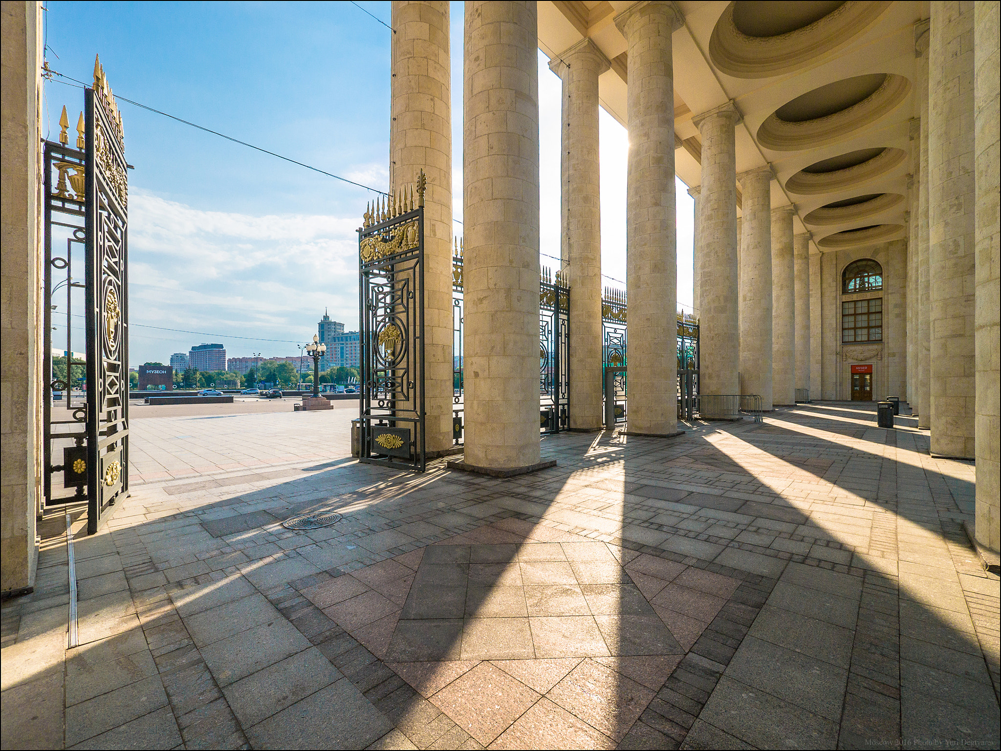 Panasonic Lumix DMC-G3 + Panasonic Lumix G Vario 7-14mm F4 ASPH sample photo. Russia. moscow. the main entrance to gorky park. photography