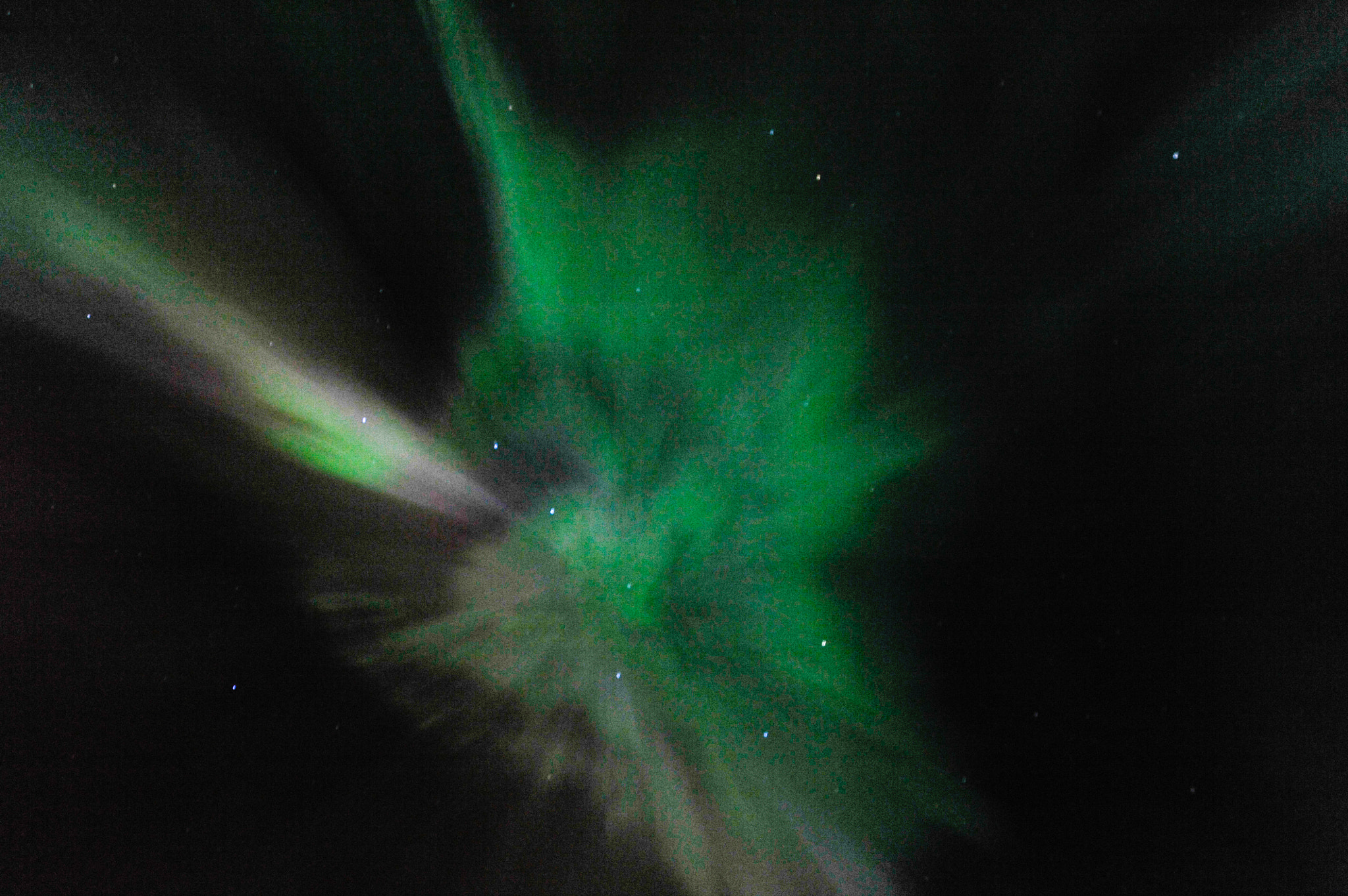 AF Zoom-Nikkor 28-80mm f/3.3-5.6G sample photo. Aurora photography