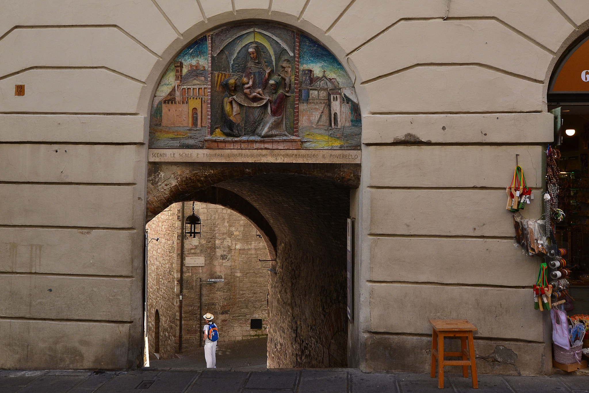 Nikon D3100 + Sigma 10-20mm F3.5 EX DC HSM sample photo. Assisi - passeggiando photography