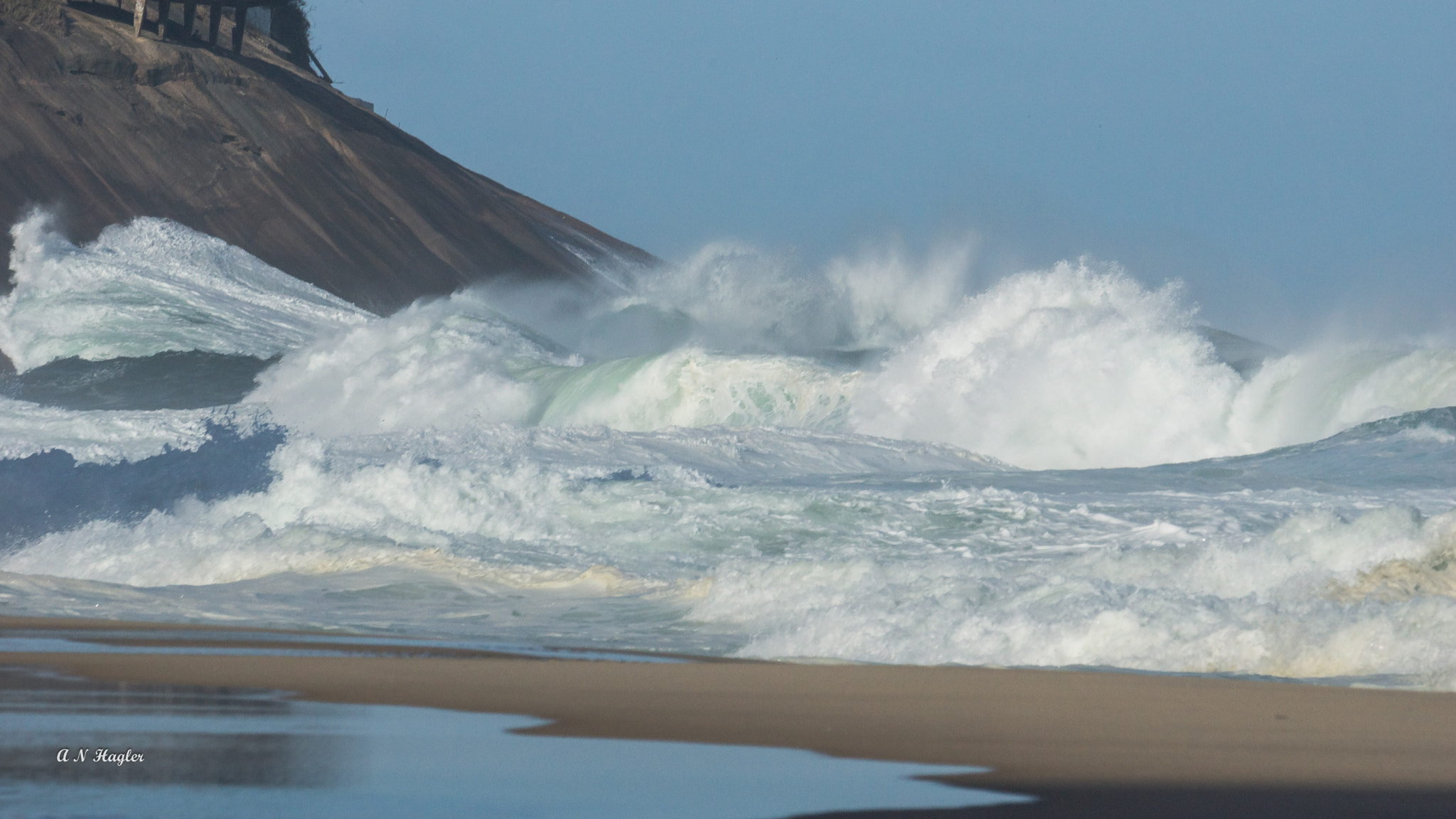 Sony 70-300mm F4.5-5.6 G SSM sample photo. Big waves meet rock photography
