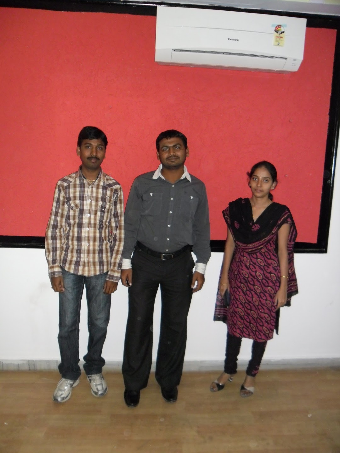 Samsung ES30/VLUU ES30 sample photo. Launchship team dec 23 2011; first group pictures photography