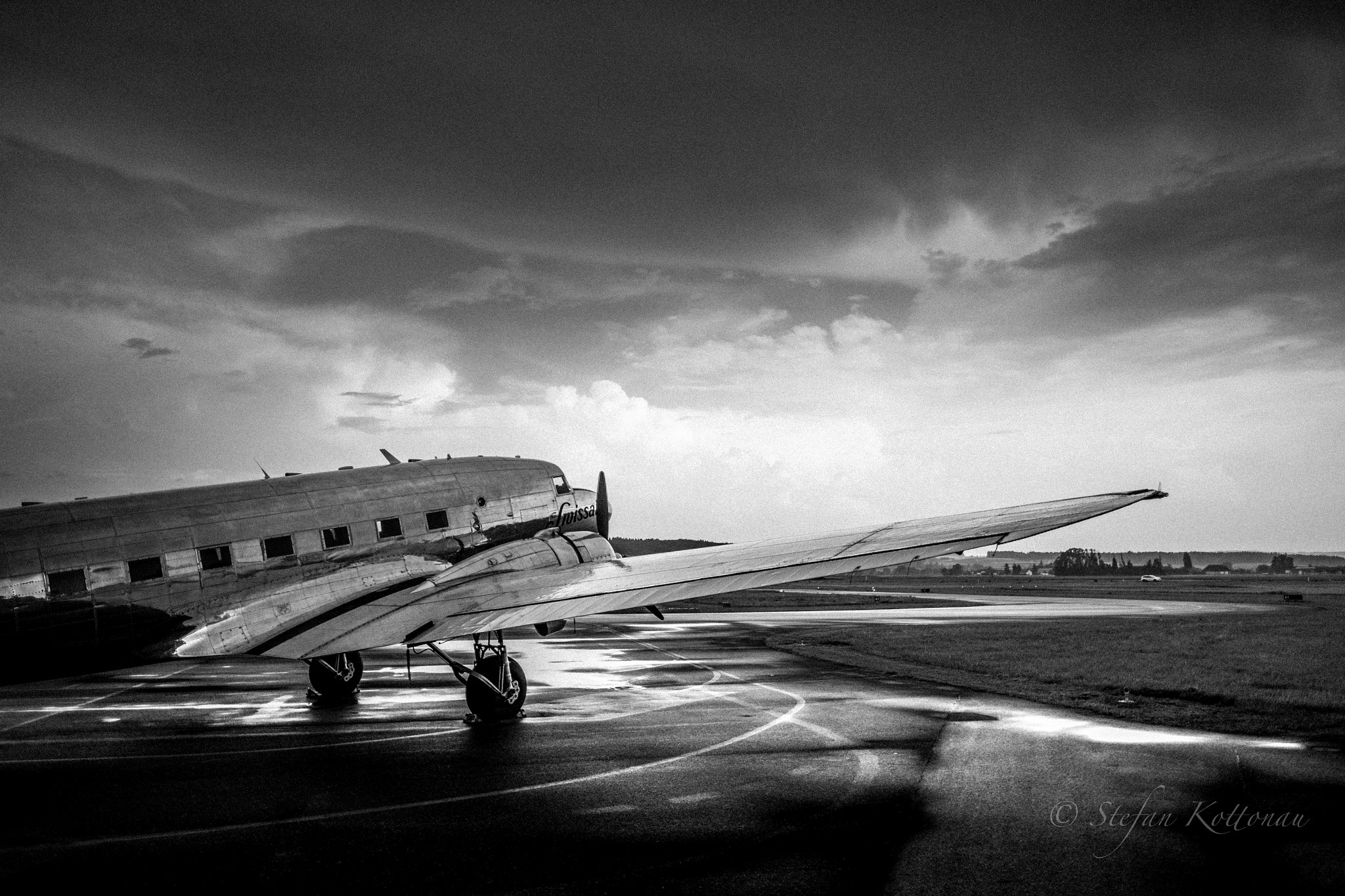 Fujifilm X-E2 + Fujifilm XF 16mm F1.4 R WR sample photo. Old swissair photography