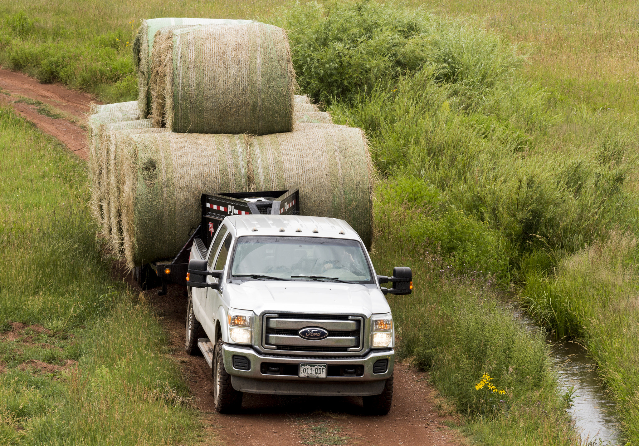 Panasonic Lumix DMC-GH3 sample photo. Bringing in the hay photography