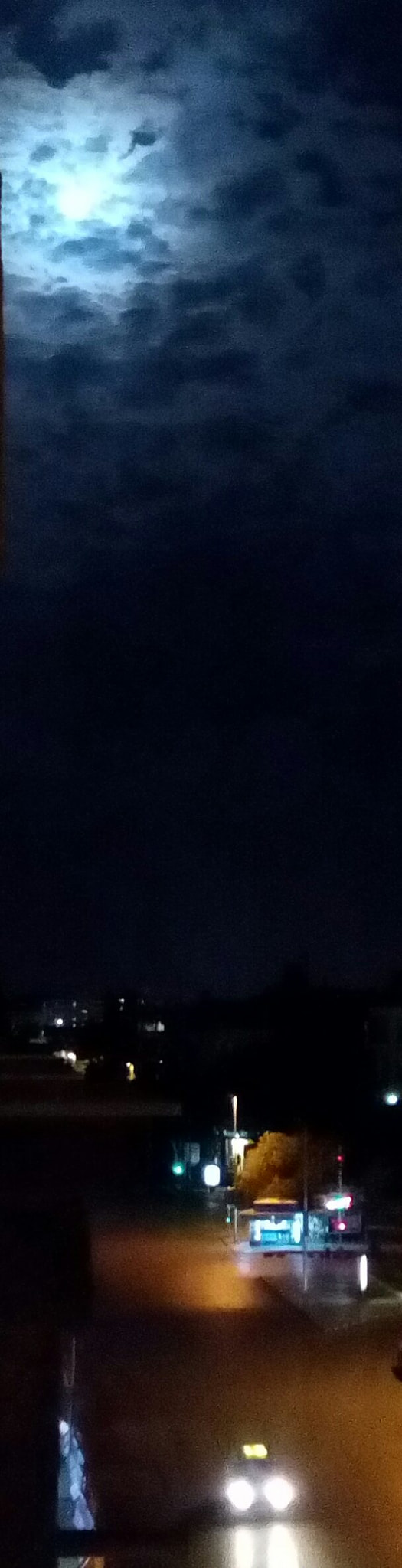 HTC DESIRE 728G DUAL SIM sample photo. Full moon photography