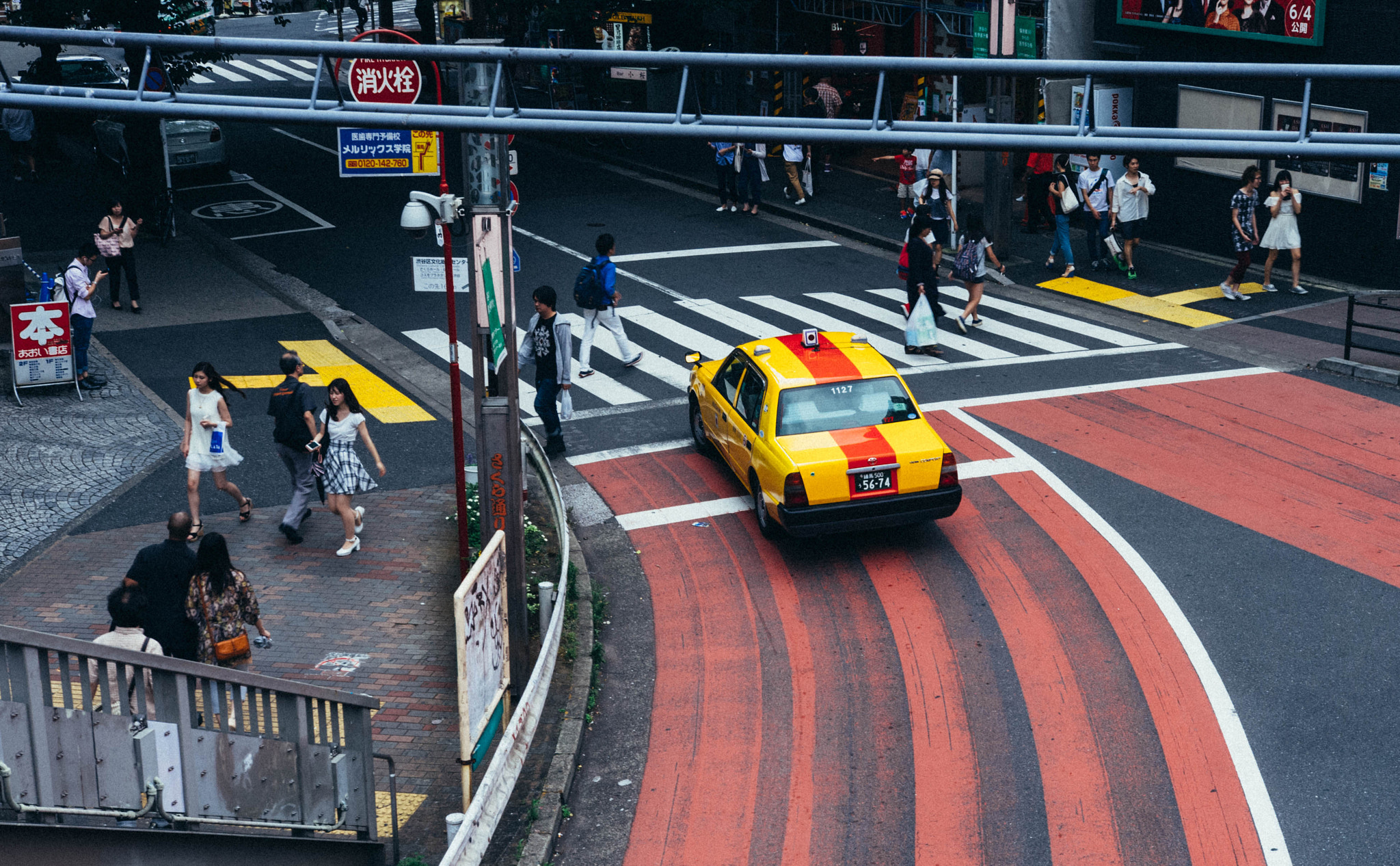 Pentax K-r + Sigma 18-35mm F1.8 DC HSM Art sample photo. Cab photography