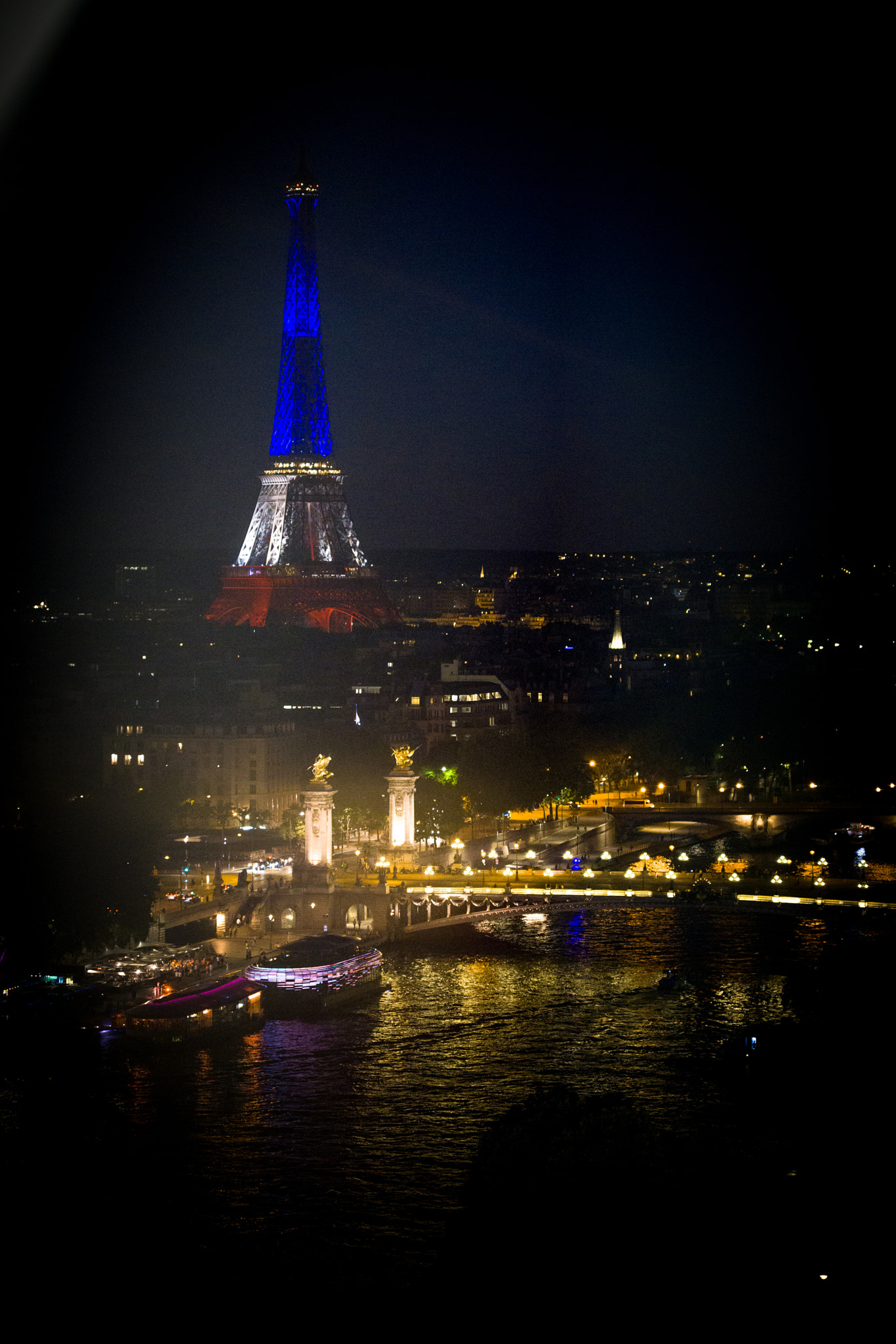 Sony a7R II + ZEISS Otus 85mm F1.4 sample photo. Welcome to paris photography