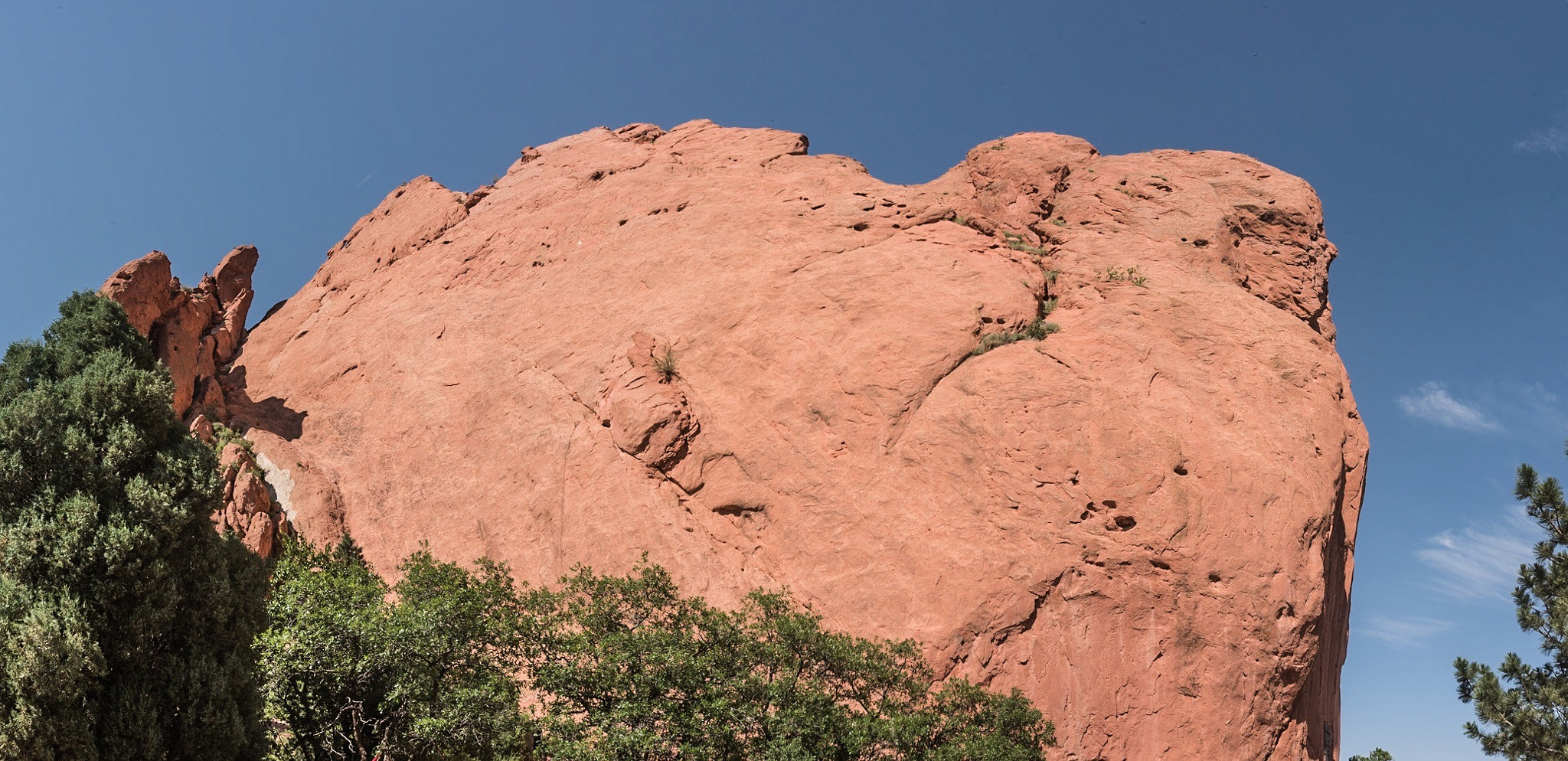 Tamron AF 28-300mm F3.5-6.3 XR Di LD Aspherical (IF) Macro sample photo. Someone's fist sticking up, garden of the gods. photography