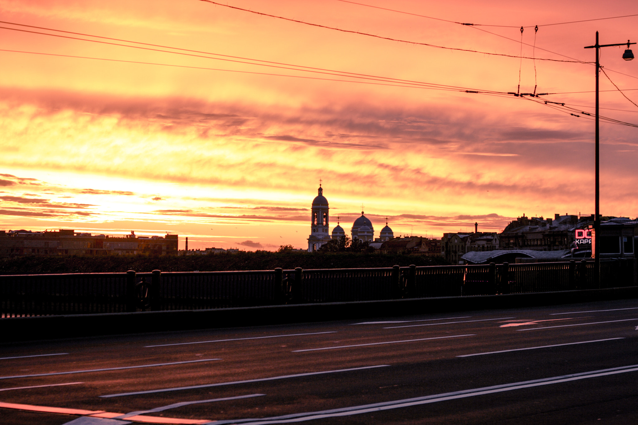 Canon EOS 400D (EOS Digital Rebel XTi / EOS Kiss Digital X) + Canon EF 50mm F1.8 II sample photo. Saint-petersburg sunset photography