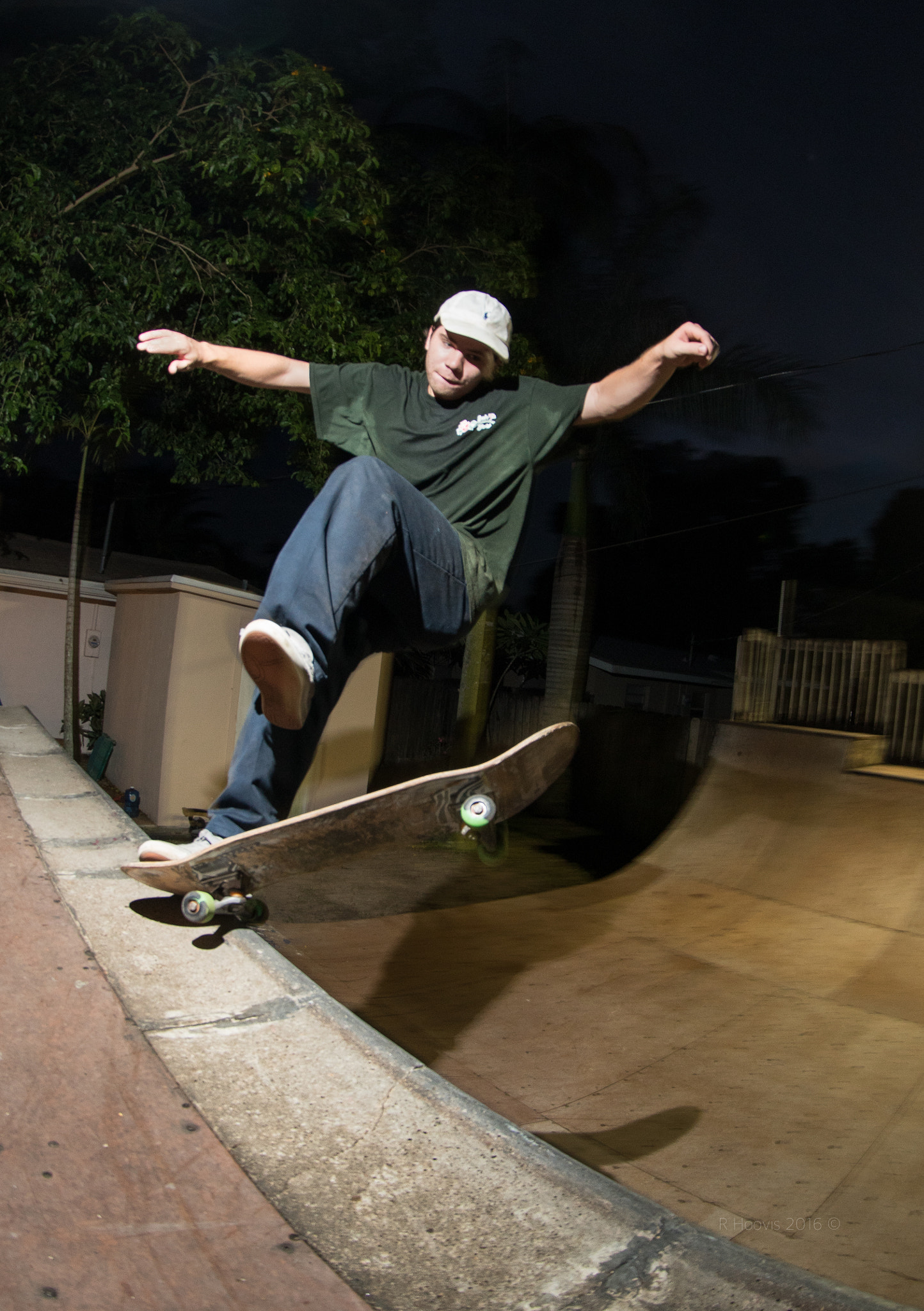 Canon EF 8-15mm F4L Fisheye USM sample photo. Skate good photography