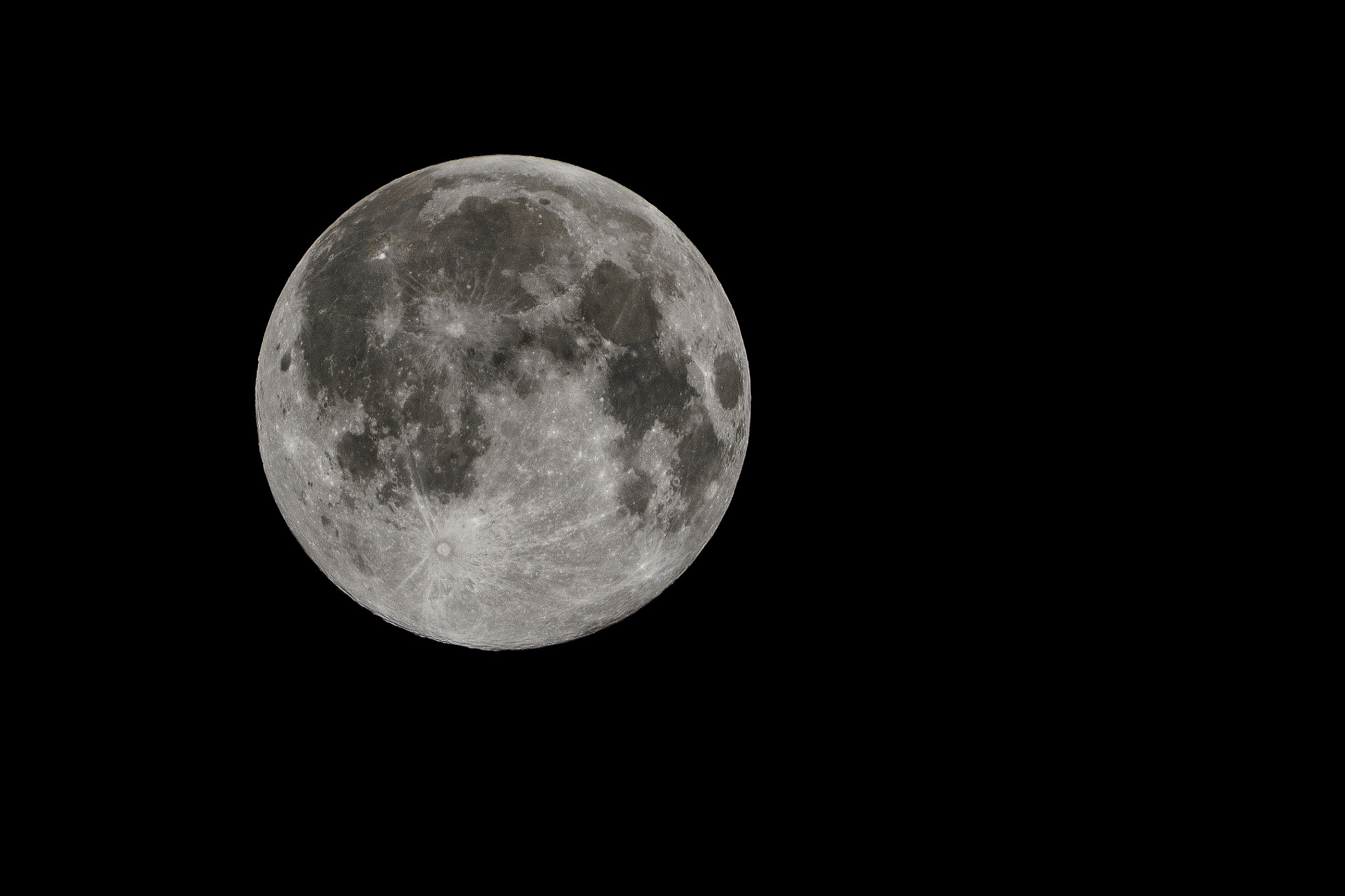 Sigma 50-500mm F4.5-6.3 DG OS HSM sample photo. Full moon photography