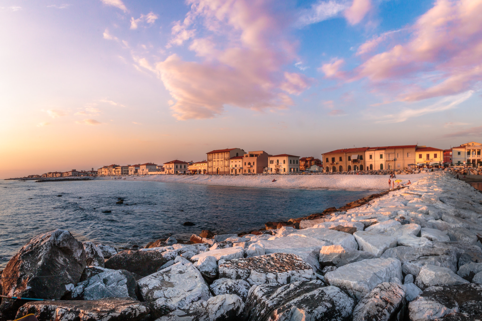 Canon EOS 70D + Canon TS-E 90mm F2.8 Tilt-Shift sample photo. Marina di pisa photography