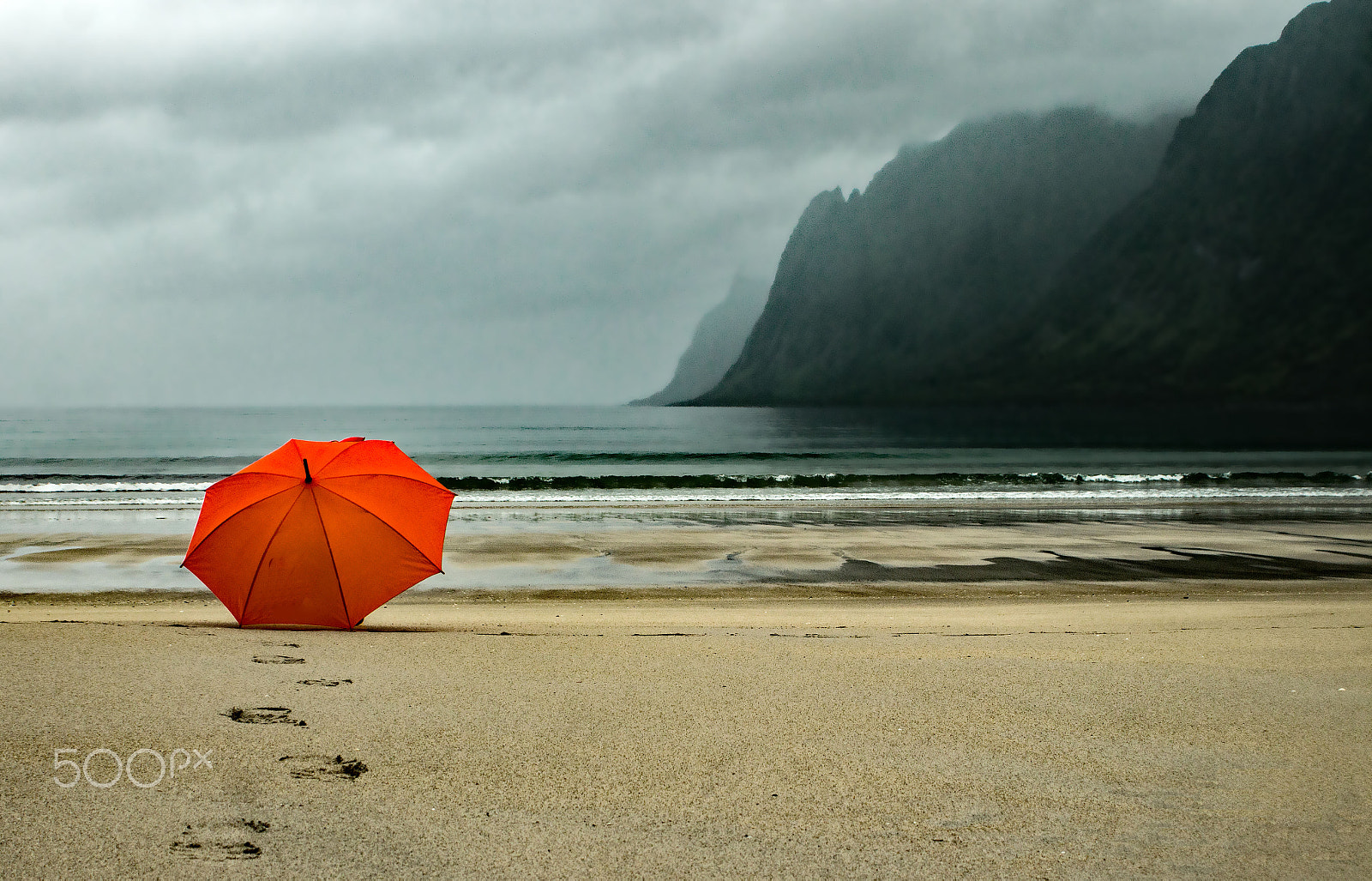 Canon EF 28-80mm f/3.5-5.6 sample photo. It's raining photography