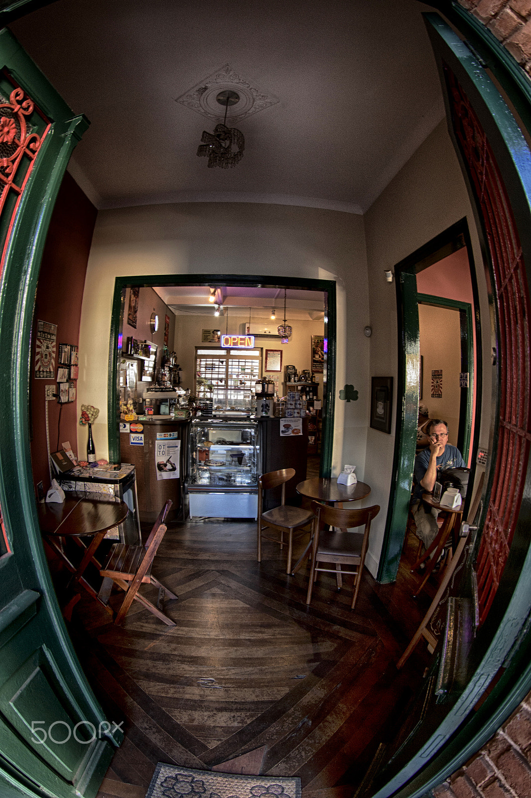 Canon EF 8-15mm F4L Fisheye USM sample photo. Café metropolis photography