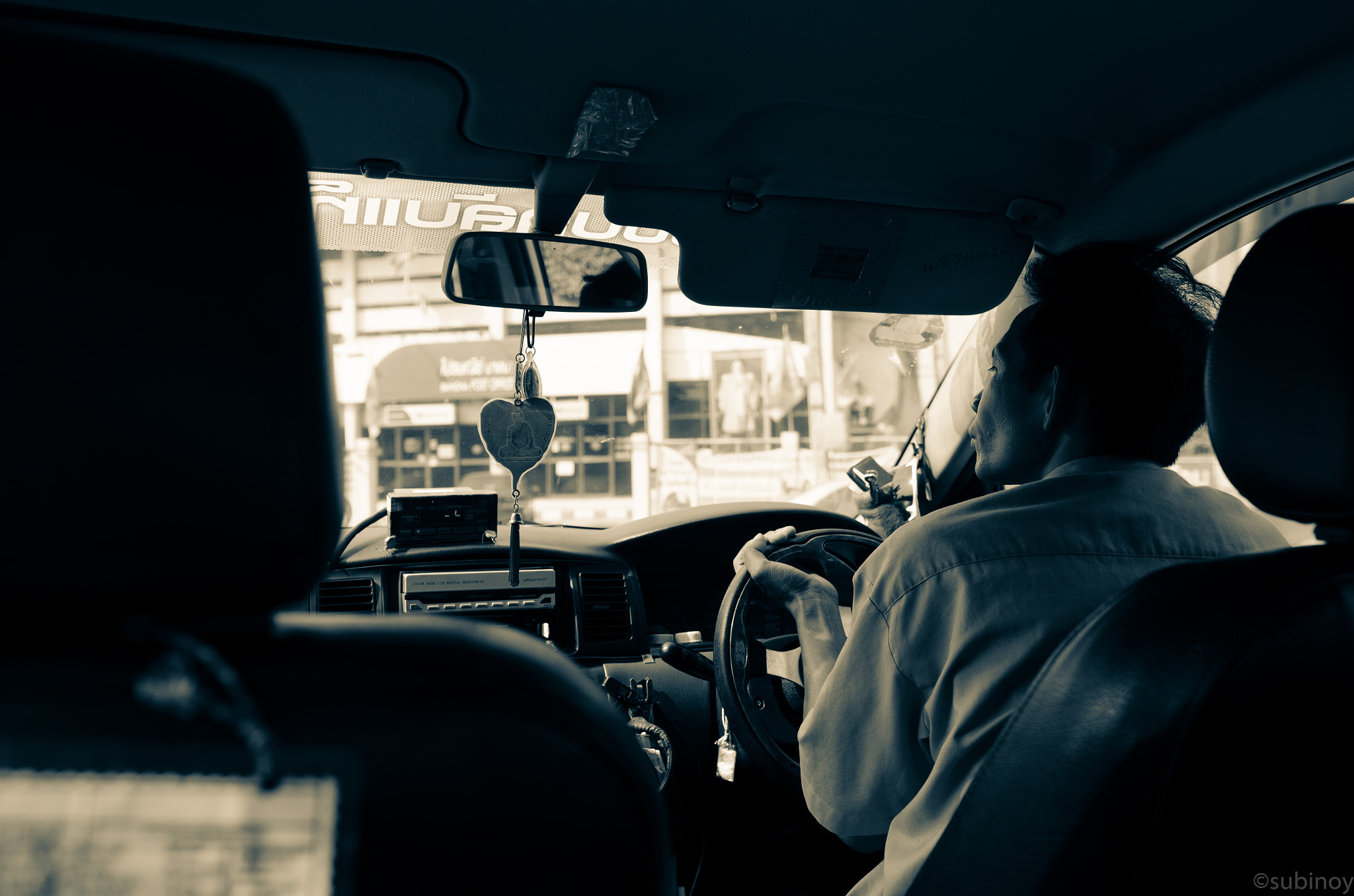Nikon D5100 + Sigma 18-35mm F1.8 DC HSM Art sample photo. Taxi driver photography