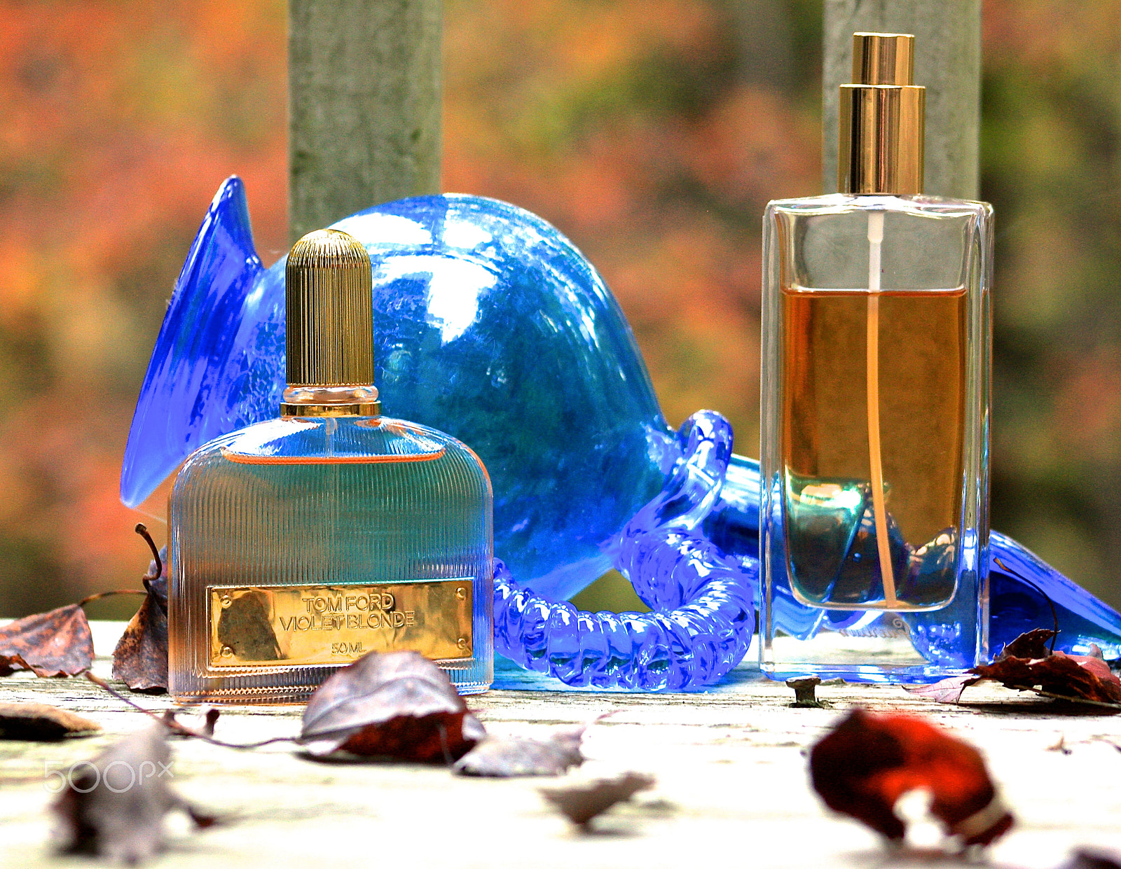 Canon EOS 450D (EOS Rebel XSi / EOS Kiss X2) sample photo. Live show during sunset, perfume as art, photography