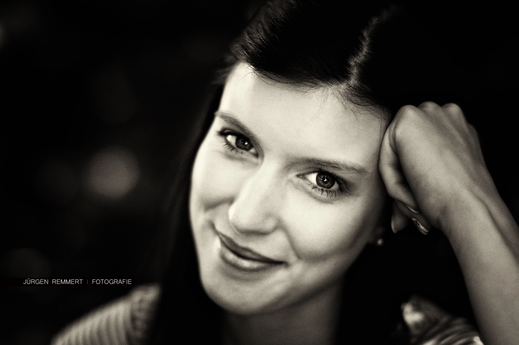 Nikon D300S + Sigma 50mm F1.4 EX DG HSM sample photo. ... keep smiling ... photography