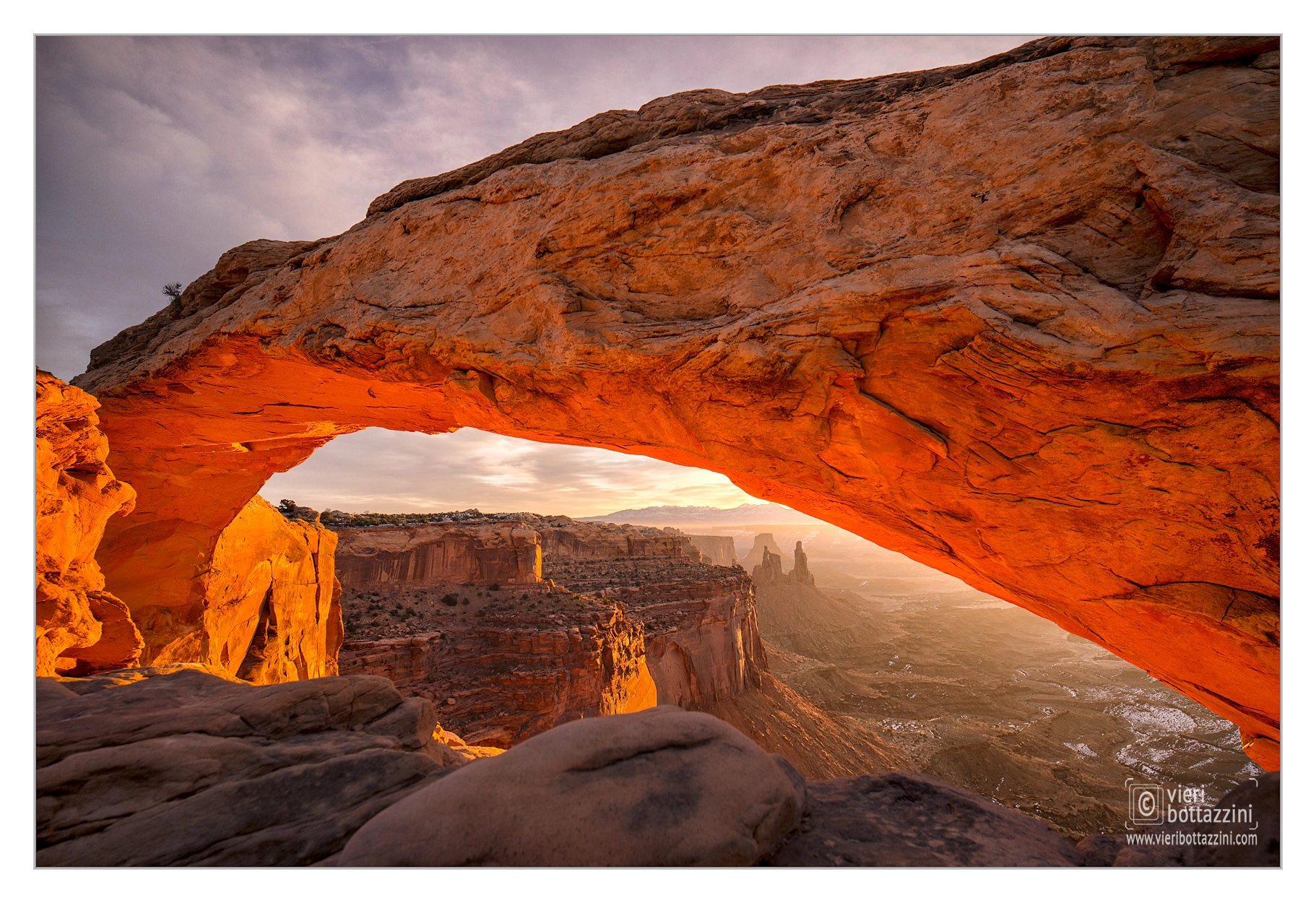 Leica M (Typ 240) + Leica Tri-Elmar-M 16-18-21mm F4 ASPH sample photo. Mesa arch glowing photography