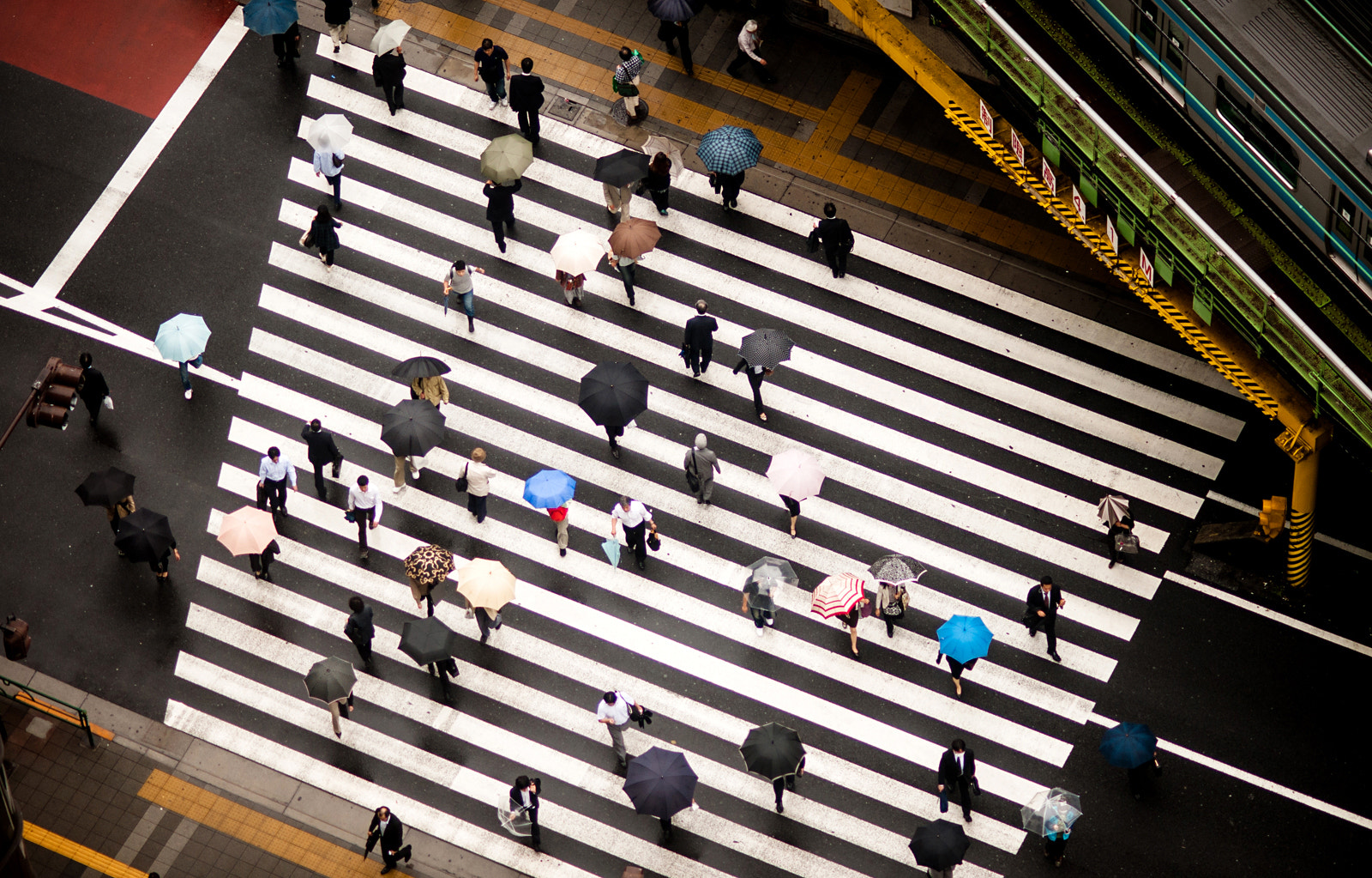 Nikon D700 + AF DC-Nikkor 135mm f/2D sample photo. Intersection | tokyo photography