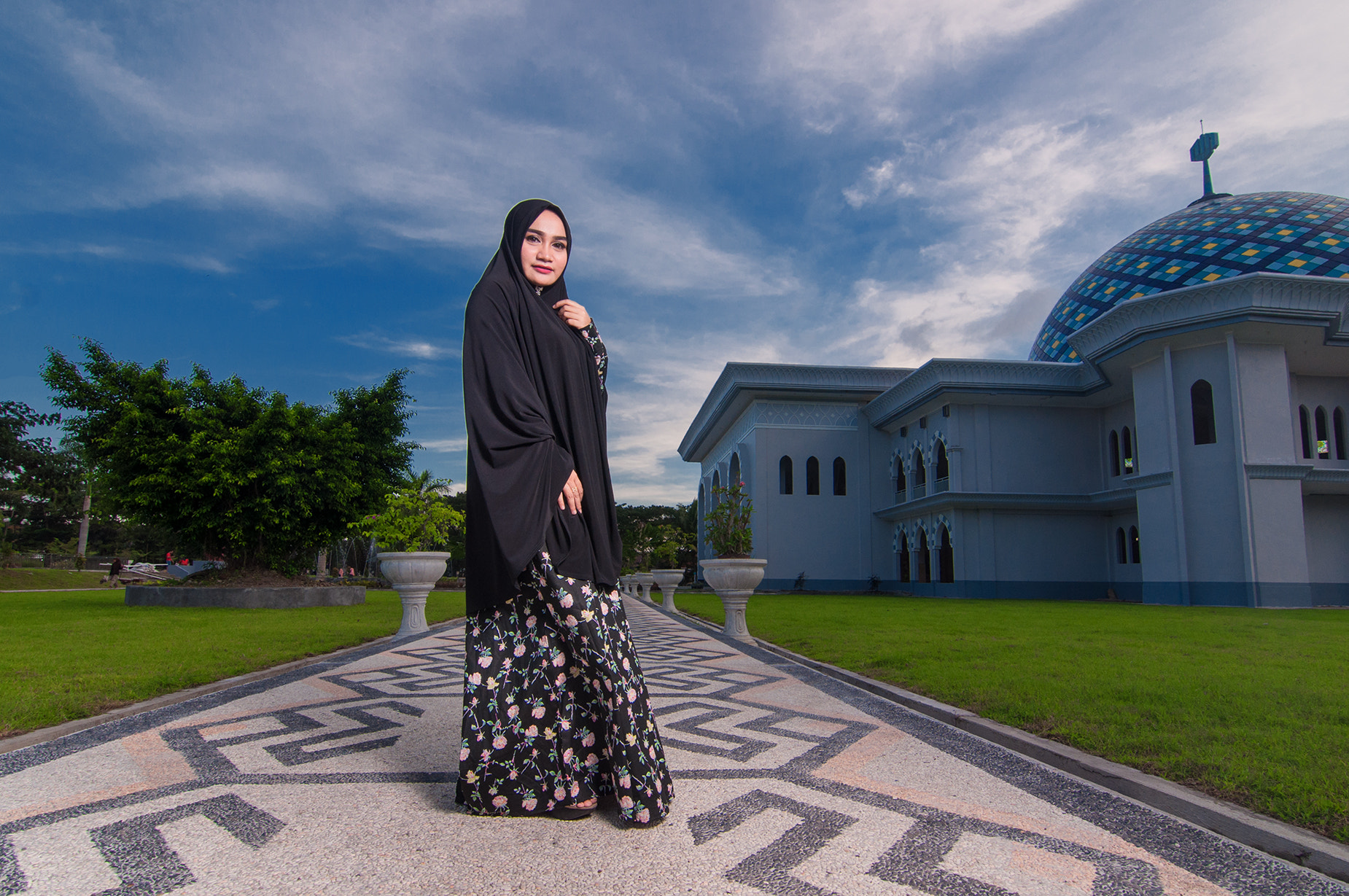 Nikon D5000 sample photo. Women & mosque  photography