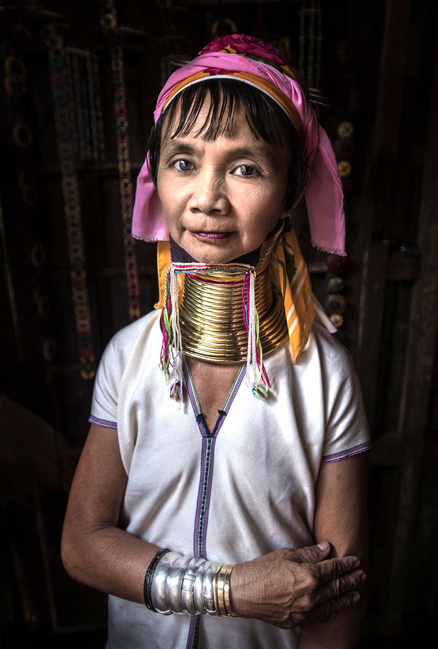 Nikon AF-S Nikkor 17-35mm F2.8D ED-IF sample photo. Kayan woman photography