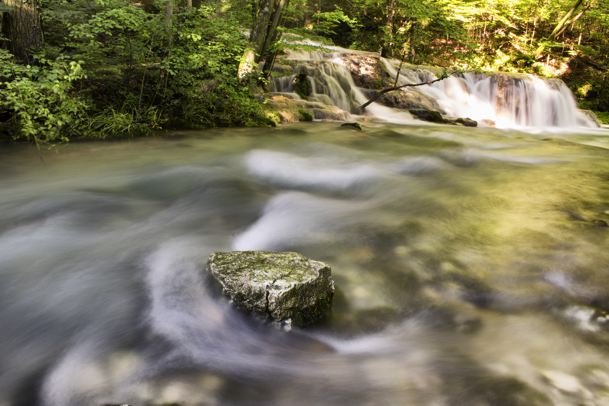 Canon EOS 750D (EOS Rebel T6i / EOS Kiss X8i) sample photo. Nera river photography