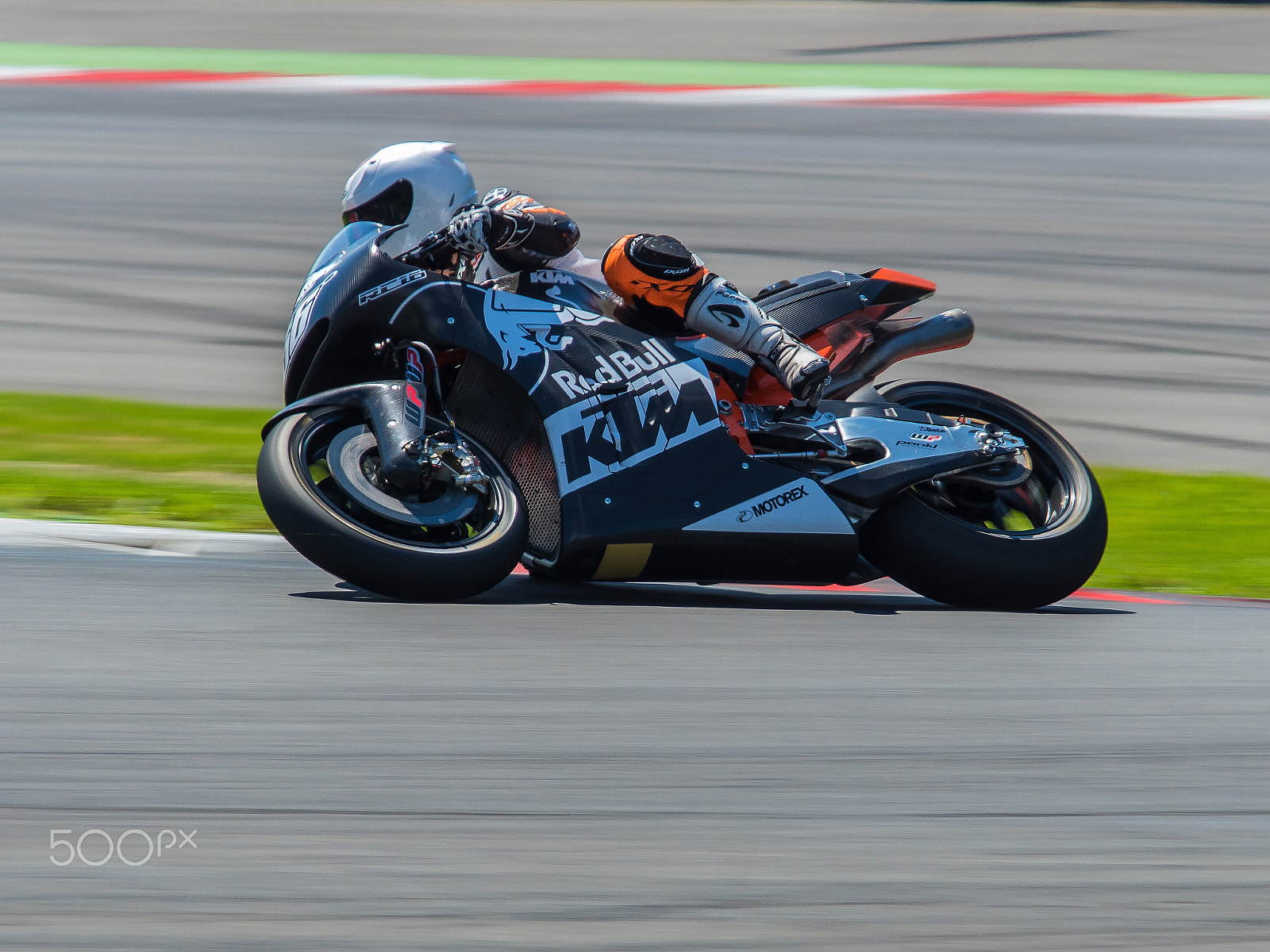 Sony ILCA-77M2 + Minolta/Sony AF 70-200mm F2.8 G sample photo. Lüthi ktm moto gp photography