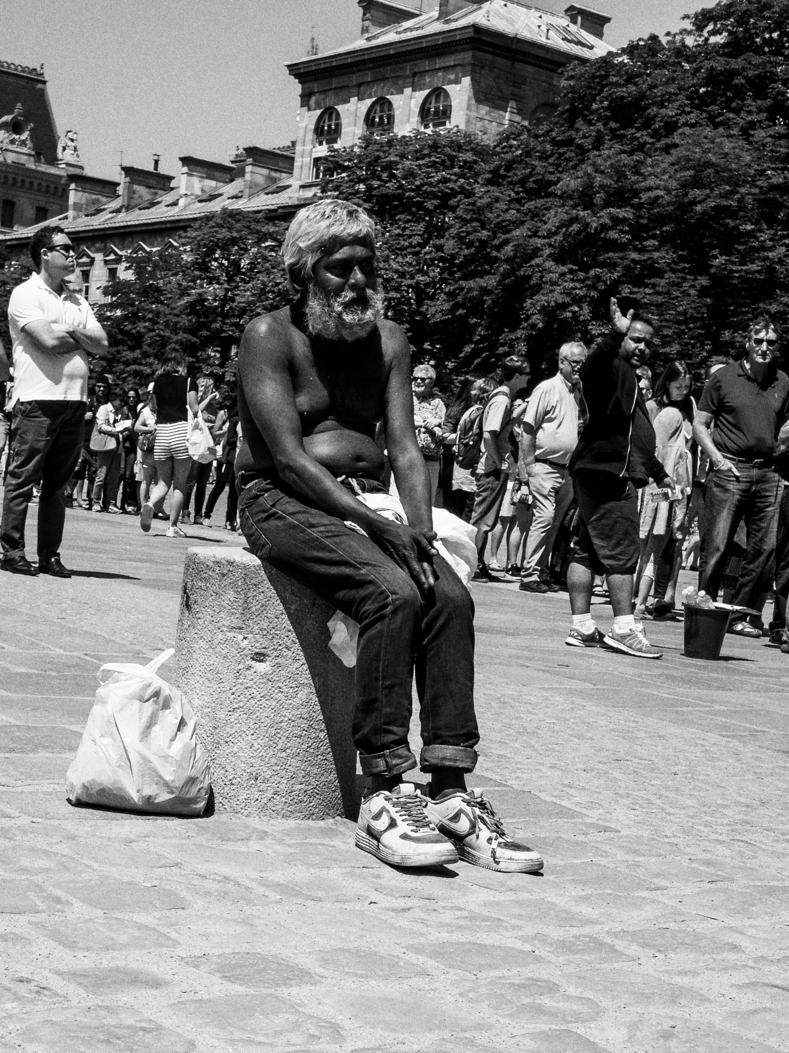 Olympus OM-D E-M10 + Panasonic Lumix G 20mm F1.7 ASPH sample photo. Canicule parisienne photography