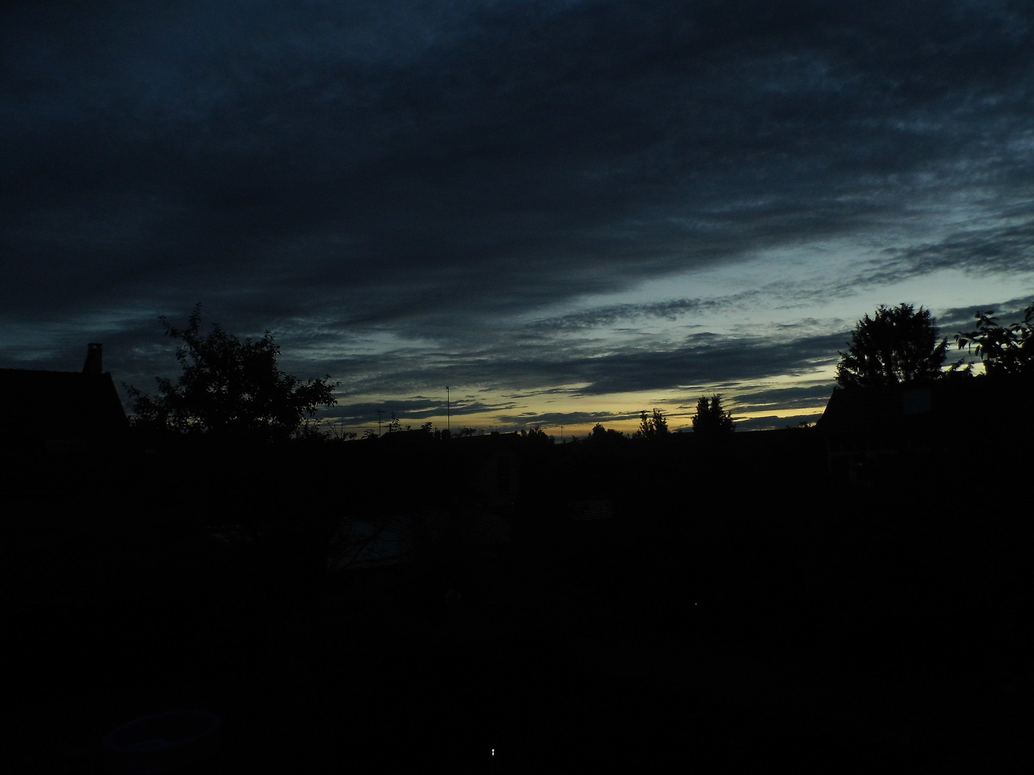 HITACHI HBC-1600E sample photo. When night falls photography