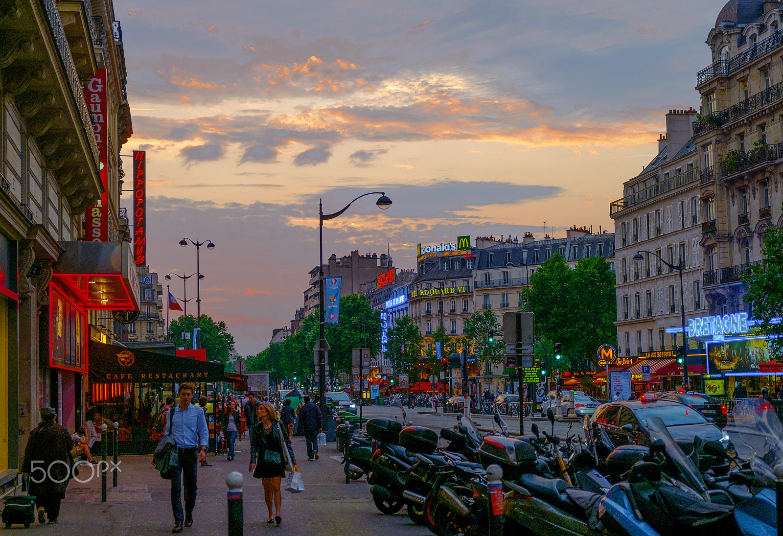 Fujifilm X-A2 + Fujifilm XF 18-55mm F2.8-4 R LM OIS sample photo. Street at montparnasse photography