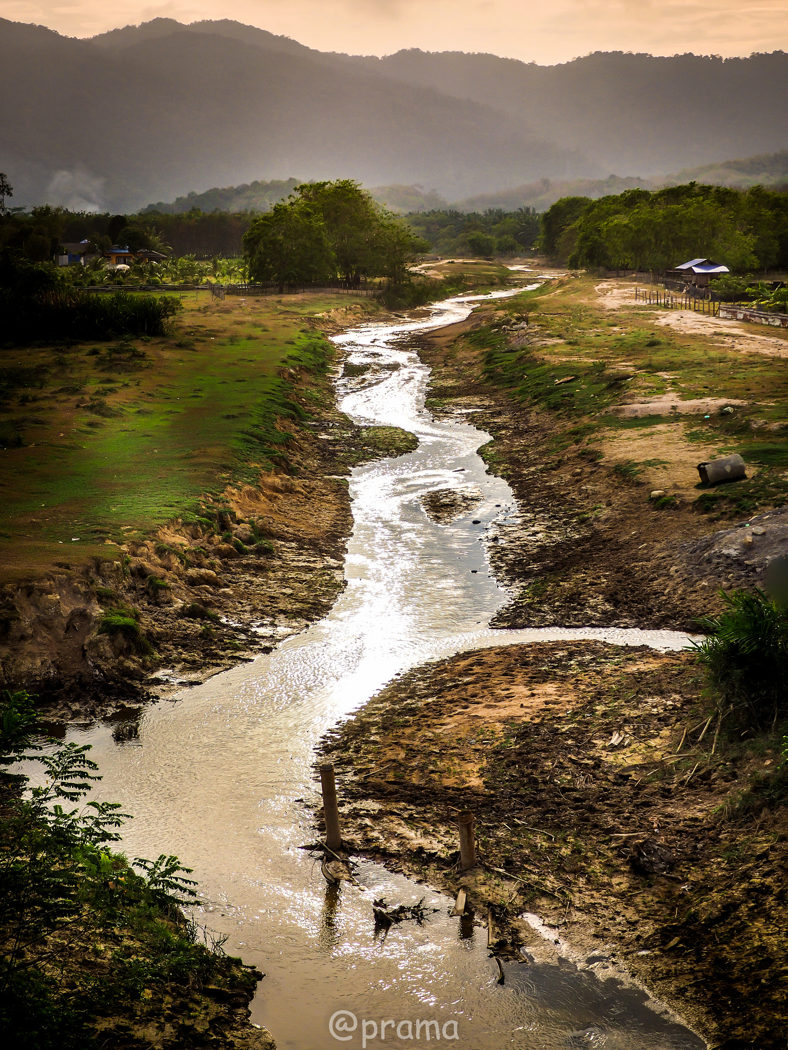 Olympus OM-D E-M1 + OLYMPUS M.12-50mm F3.5-6.3 sample photo. River flow photography