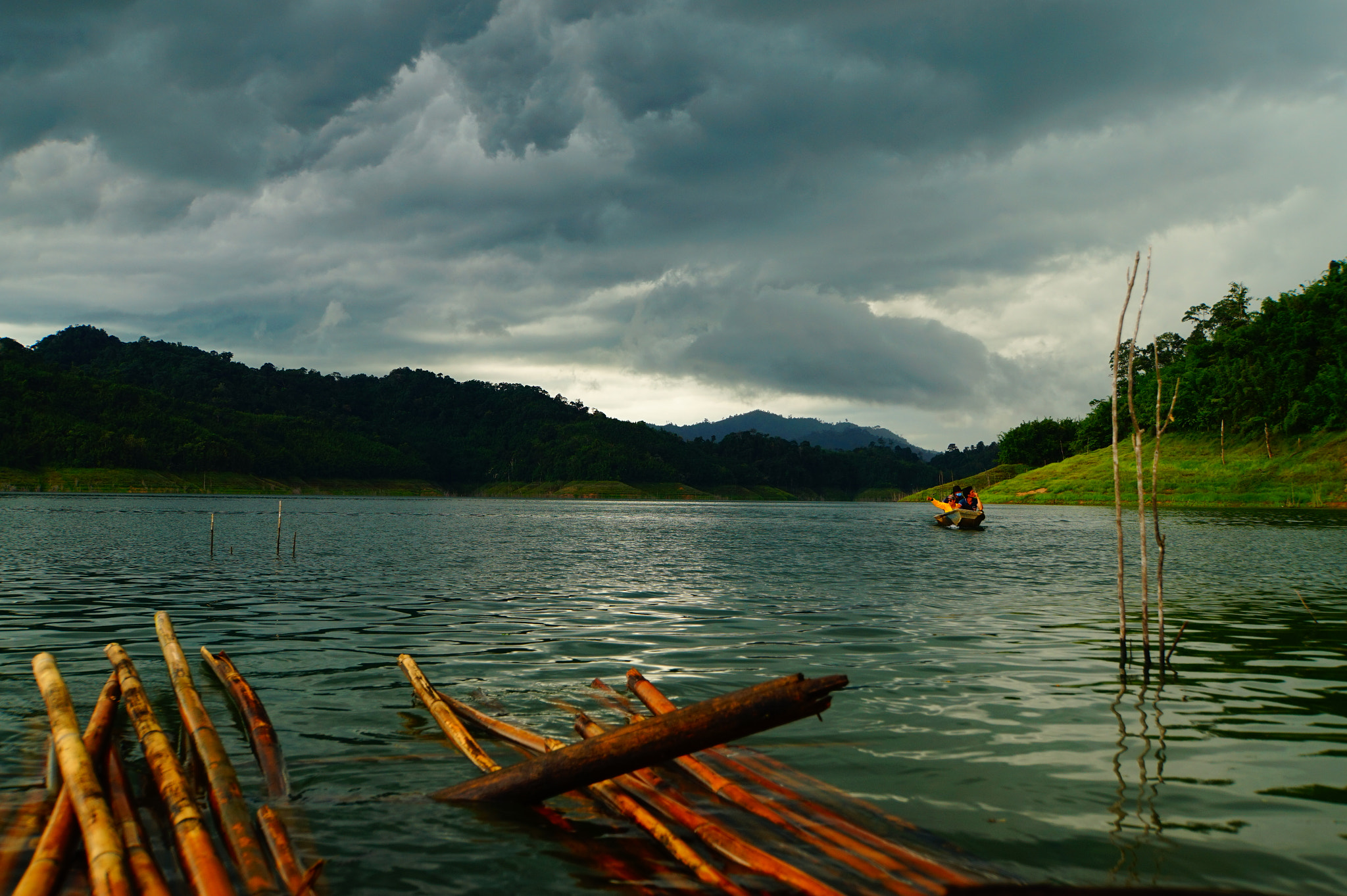 Sony E 18-55mm F3.5-5.6 OSS sample photo. The lake trilogy: the quiet before the storm photography