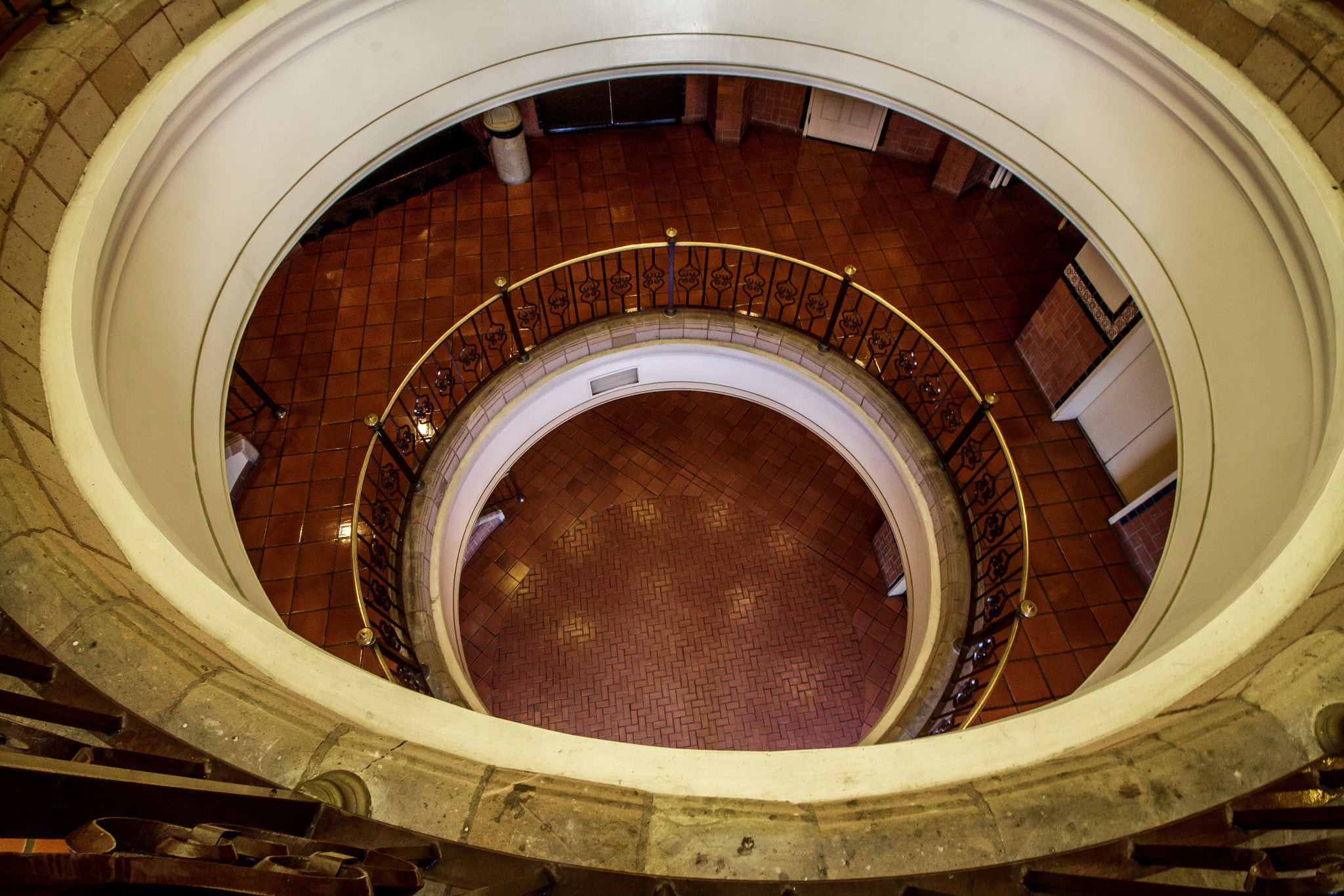 Canon EOS 100D (EOS Rebel SL1 / EOS Kiss X7) sample photo. Up the stairs photography