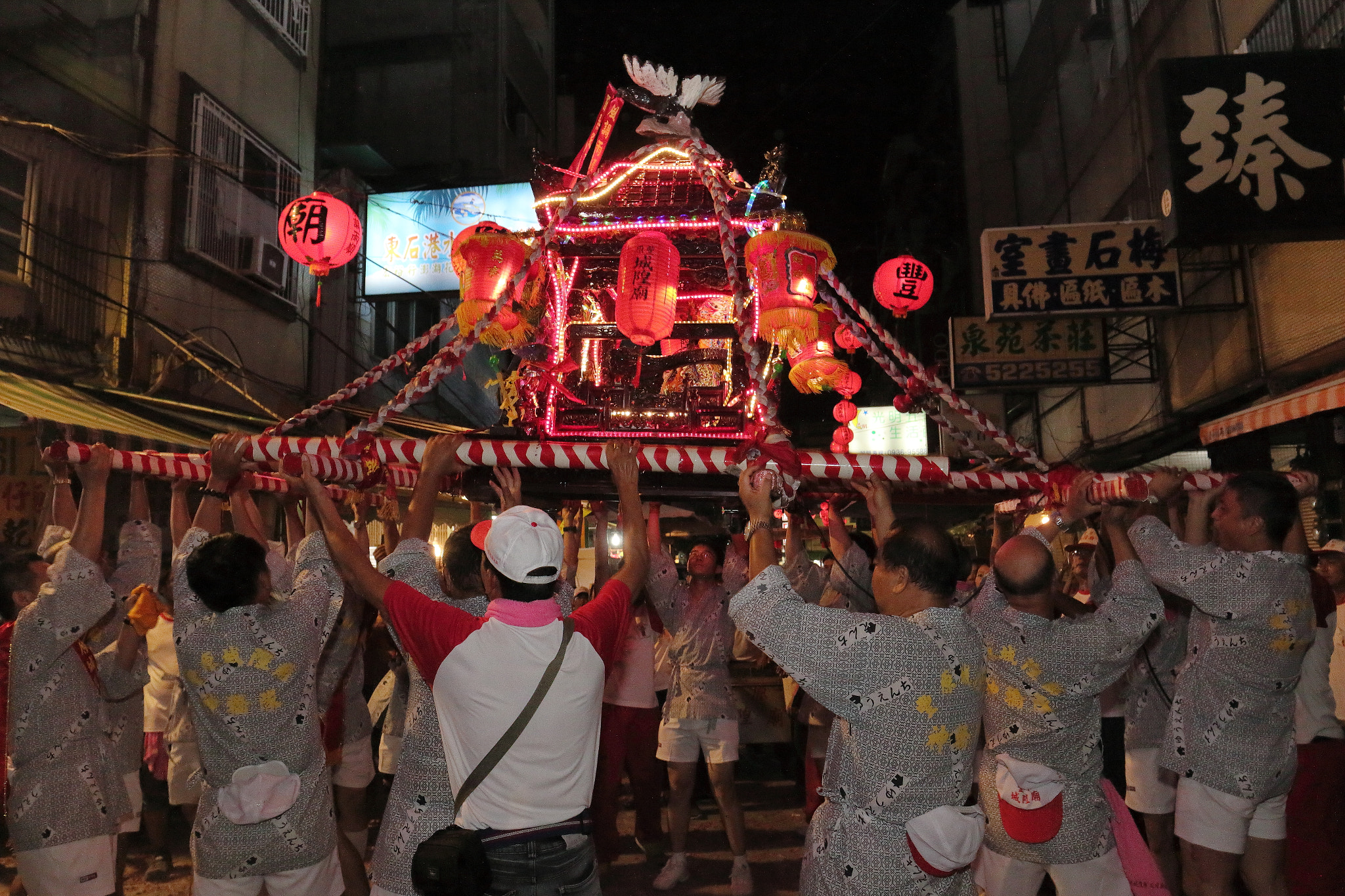 Canon EOS 70D + Canon EF 16-35mm F4L IS USM sample photo. Img_1803m台湾台中市豊原（ほうげん）区　墩腳（ドンヂィアォ）城隍神（じょうこうじん）お神輿の photography