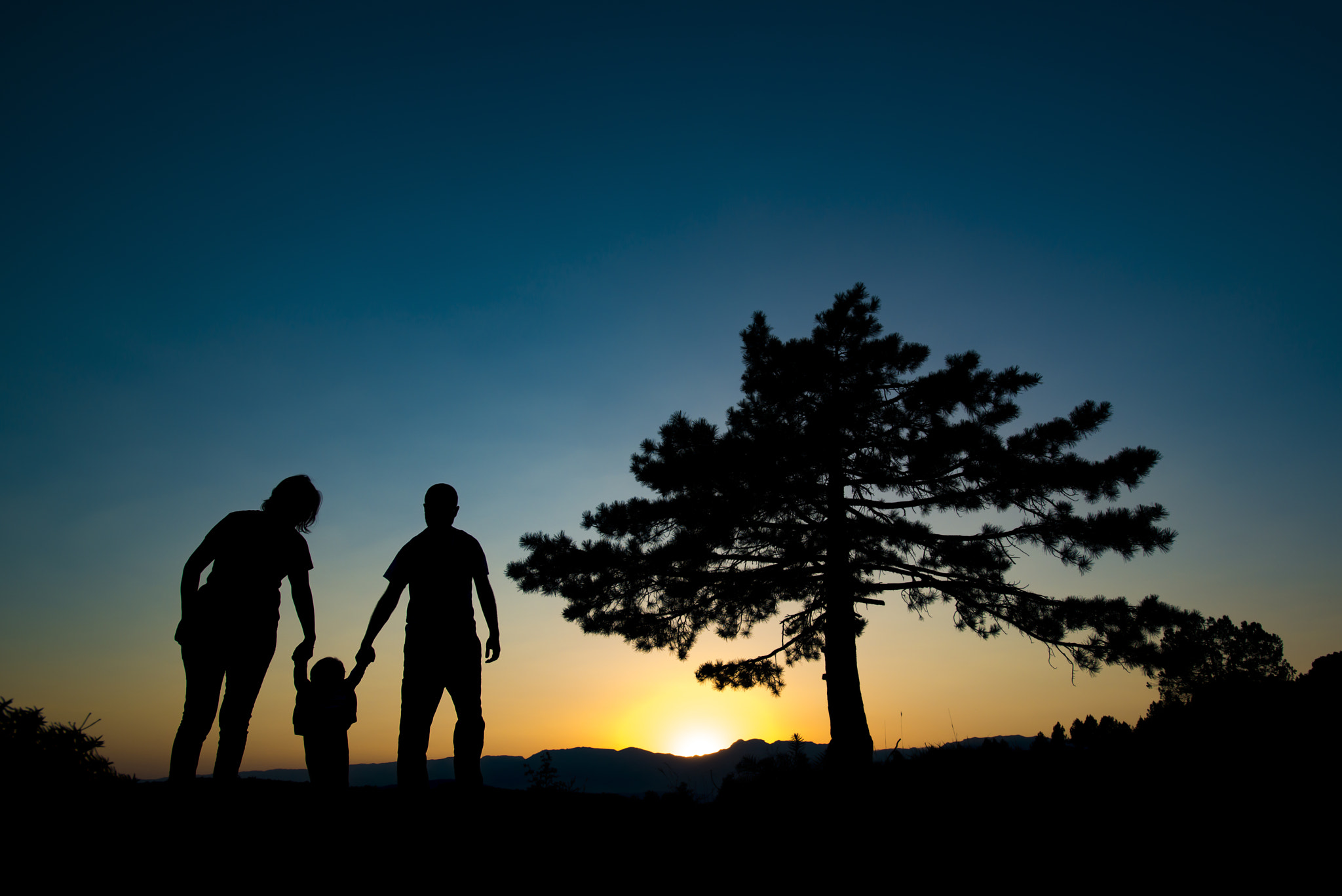 Nikon AF-S Nikkor 17-35mm F2.8D ED-IF sample photo. Happy family photography