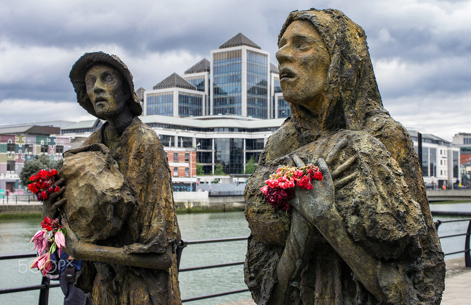 Pentax smc DA 35mm F2.8 Macro Limited sample photo. Famine memorial photography