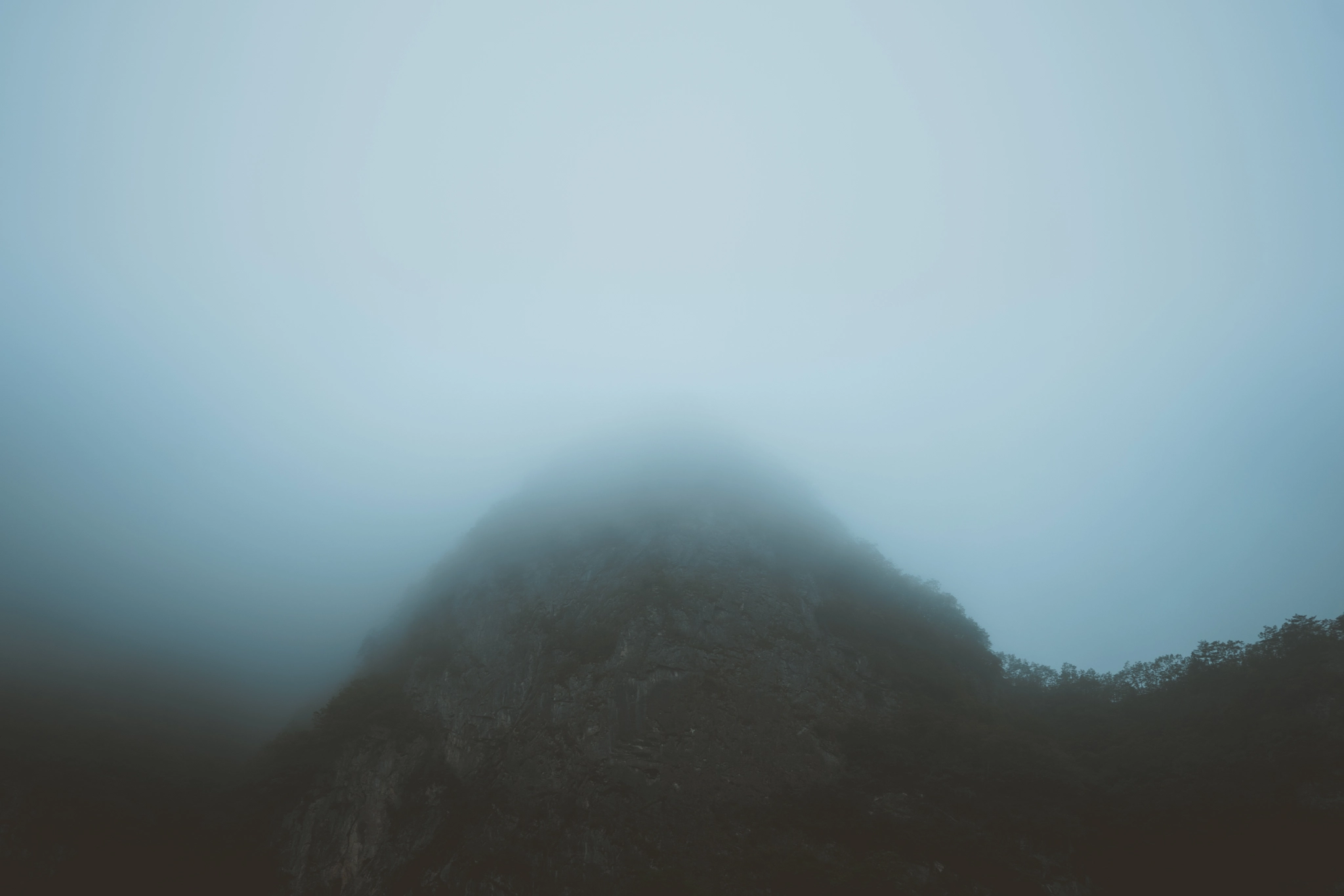 Sony a7 + ZEISS Batis 25mm F2 sample photo. Foggy mountain photography