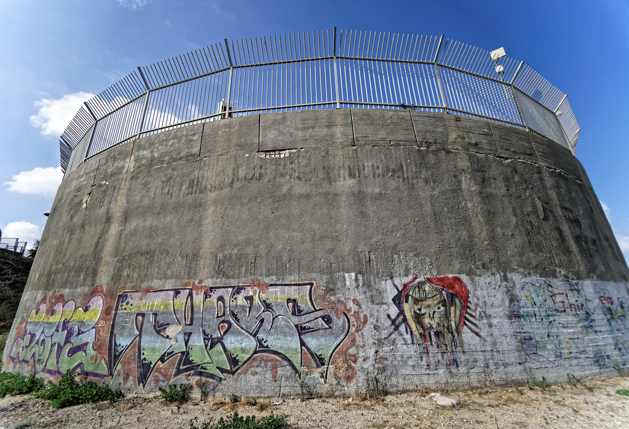 Sony a6300 + Sony E 10-18mm F4 OSS sample photo. The guard photography